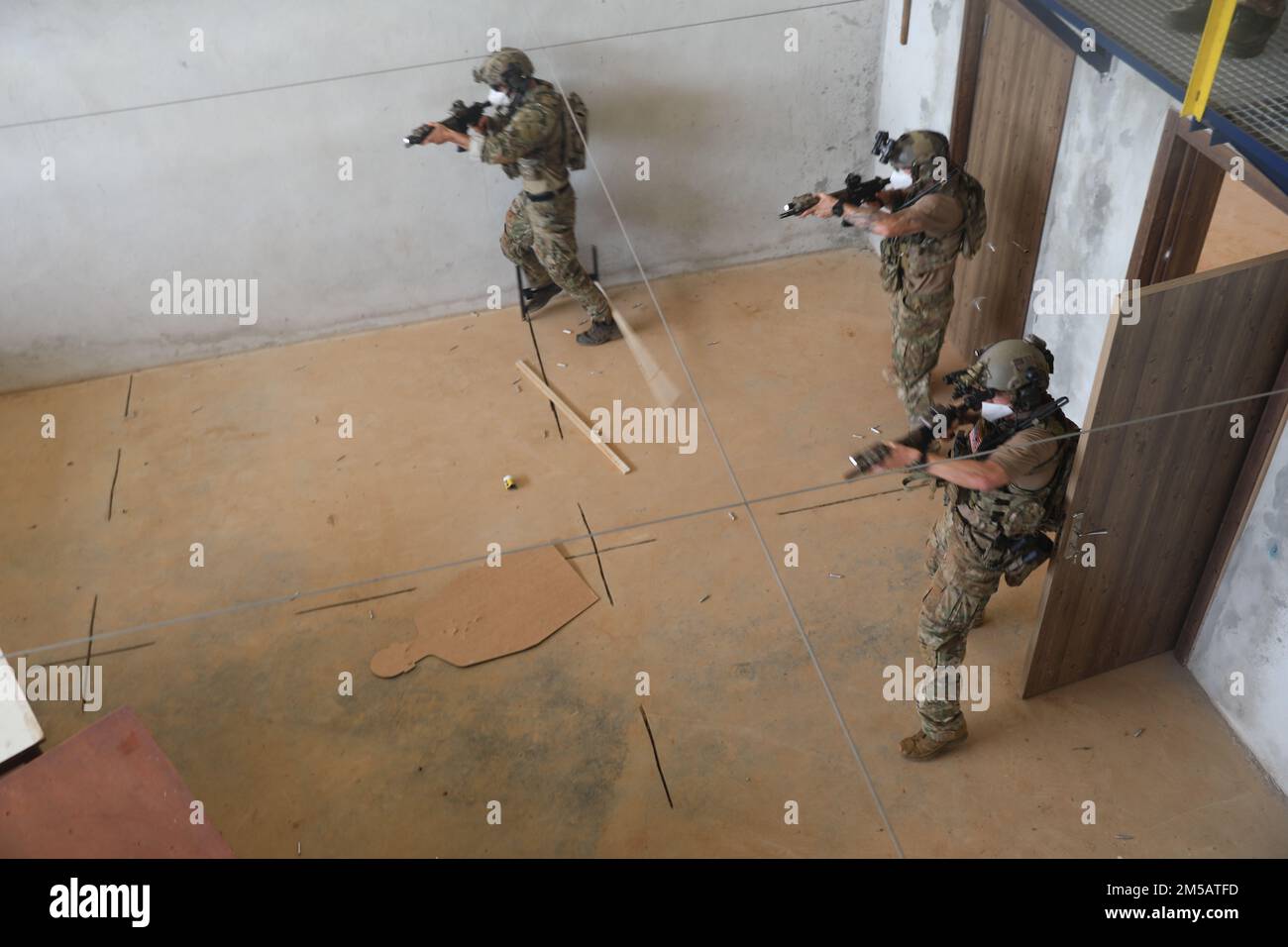 U.S. Special Forces assault a room during close quarters combat ...