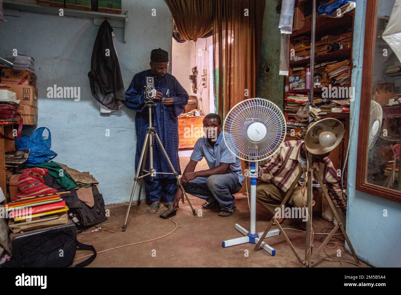 Malick Sidibé taking pictures in his studio , Bamako, Mali Stock Photo