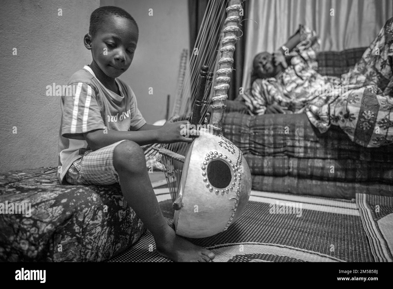 Toumani Diabaté son playing Kora ,Bamako , Mali, West Africa Stock Photo