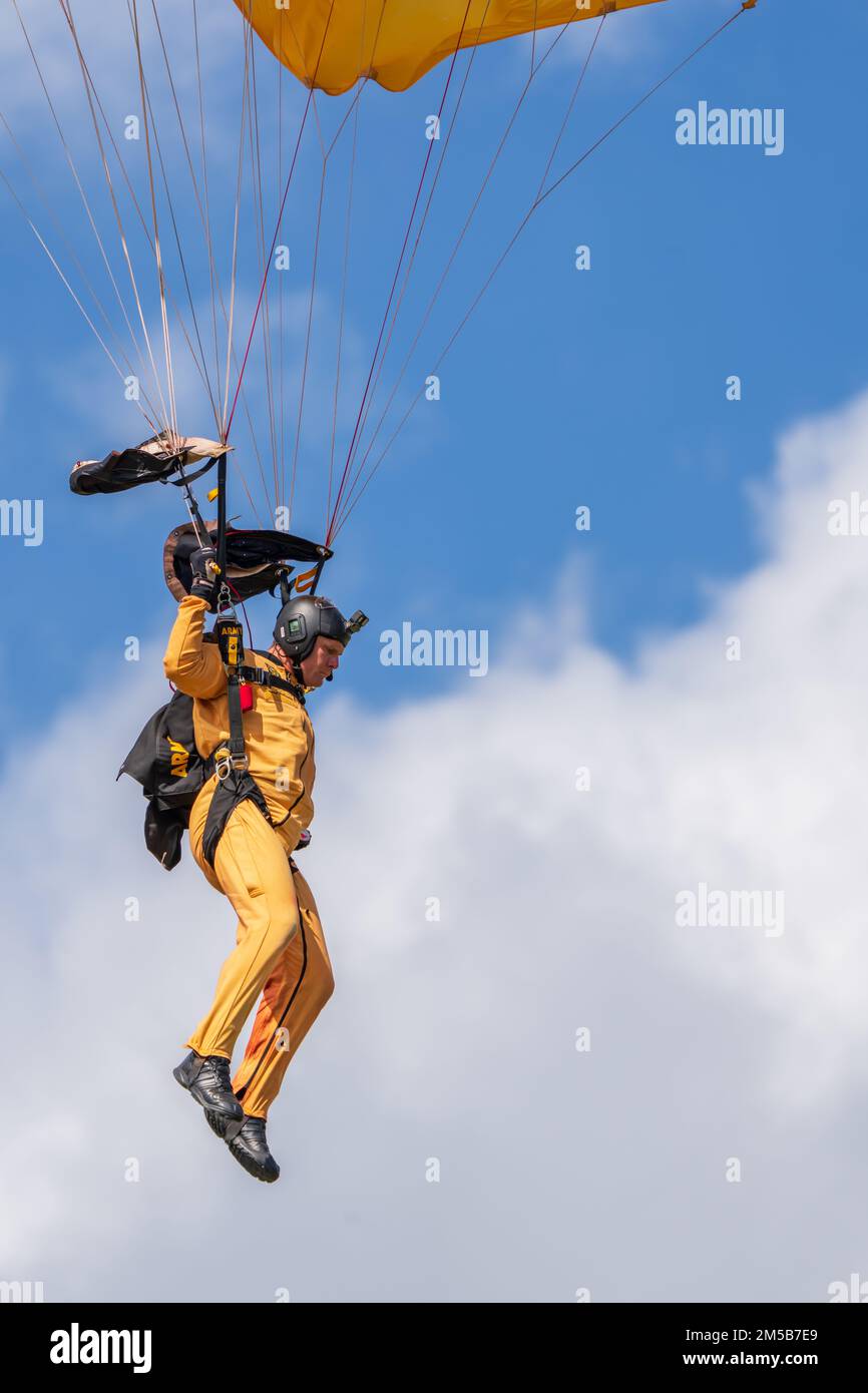Sgt. 1st Class Danny Hellman of the U.S. Army Parachute Team lands his ...