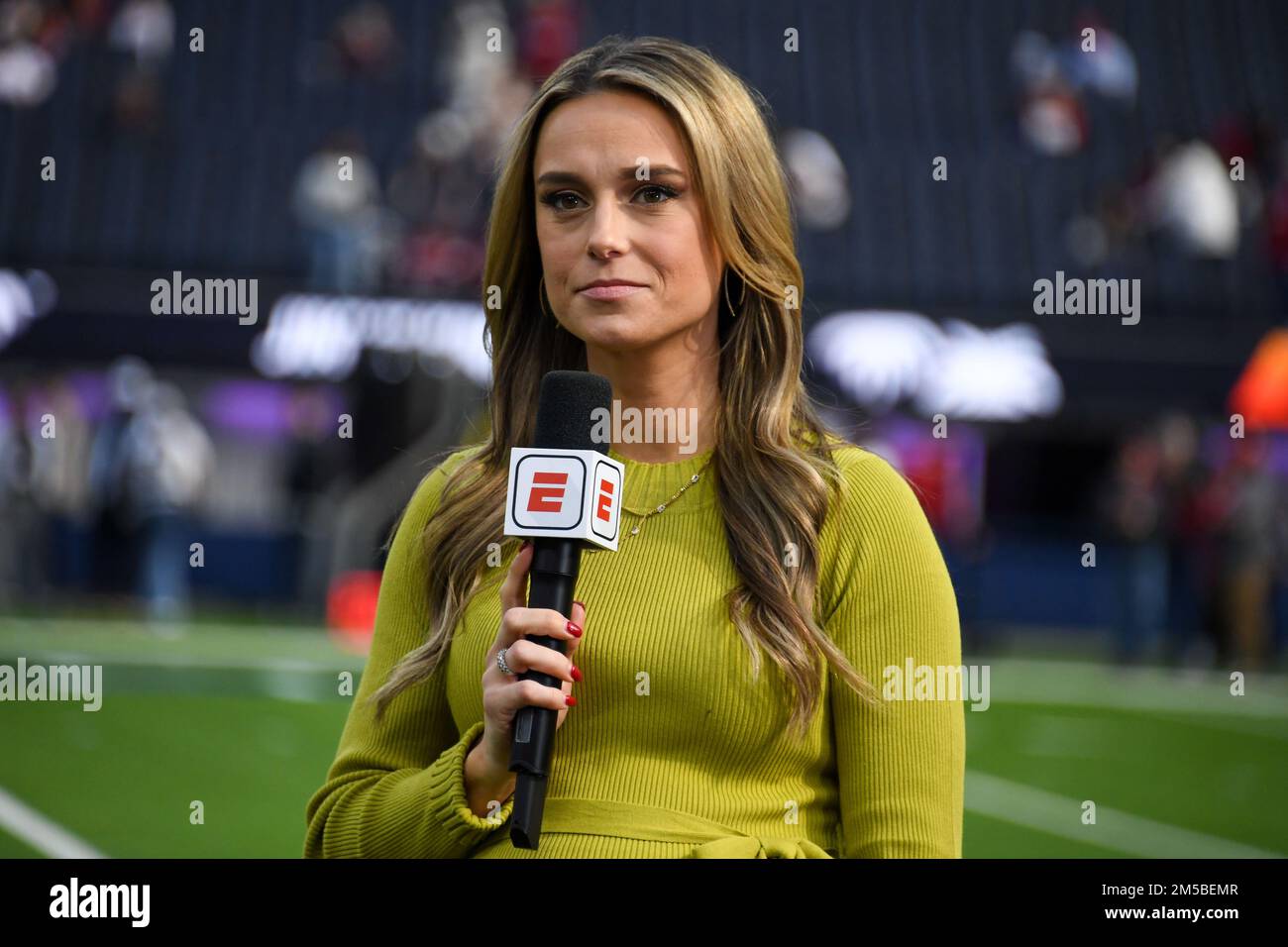 ESPN sideline reporter Molly McGrath during the LA Bowl on Saturday, Dec. 17, 2022, in Inglewood, Calif. Fresno State defeated Washington State 29-6. Stock Photo