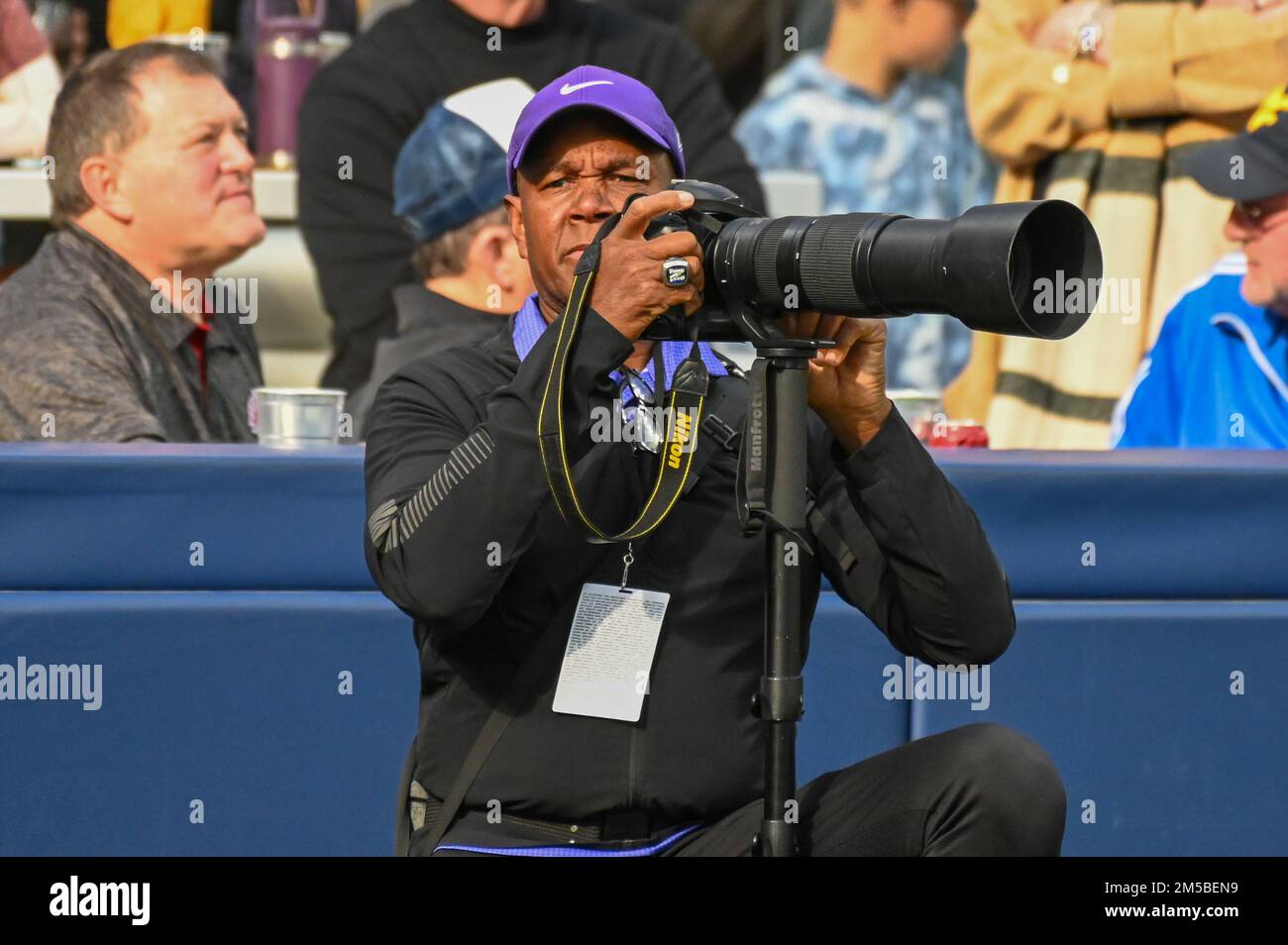 Black Voice News photographer Robert Attical during the LA Bowl on Saturday, Dec. 17, 2022, in Inglewood, Calif. Fresno State defeated Washington Stat Stock Photo