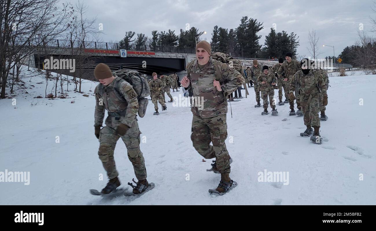 Nearly 100 10th Mountain Division (LI) Soldiers strapped on snowshoes ...