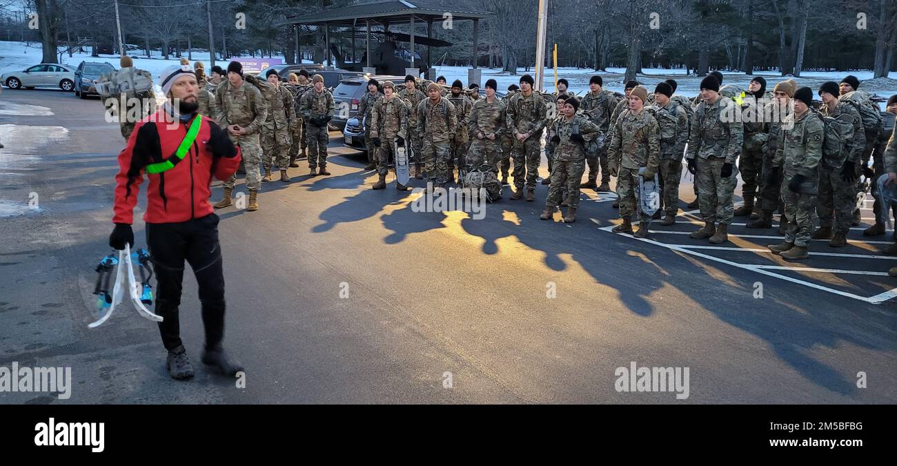 nearly-100-10th-mountain-division-li-soldiers-strapped-on-snowshoes