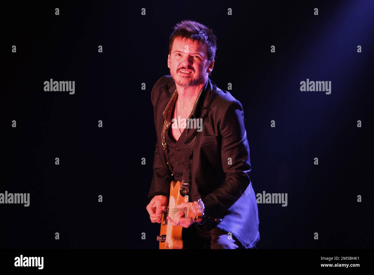 Madrid, Spain. 23rd Dec, 2022. The singer Coque Malla performs during the concert 'The last trip of the giant astronaut' at the Wizcenter in Madrid. (Photo by Atilano Garcia/SOPA Images/Sipa USA) Credit: Sipa USA/Alamy Live News Stock Photo