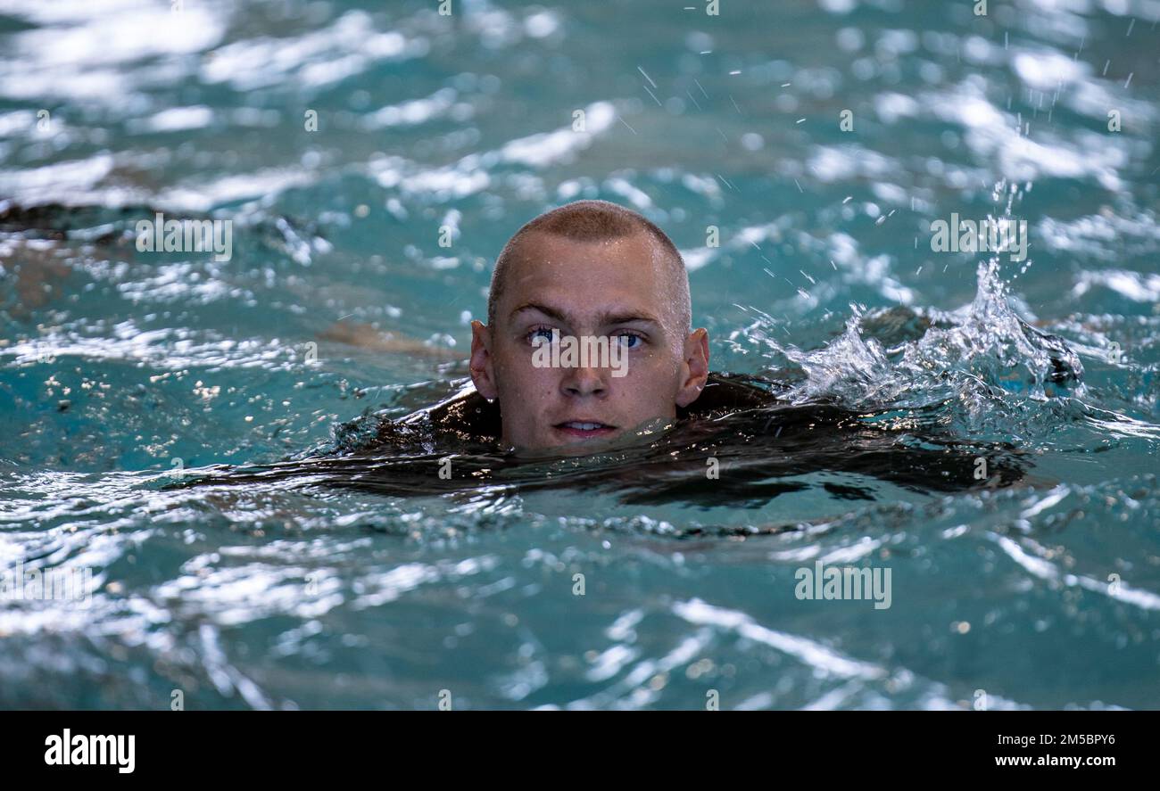 Recruits with Hotel company, 2nd Recruit Training Battalion, practice