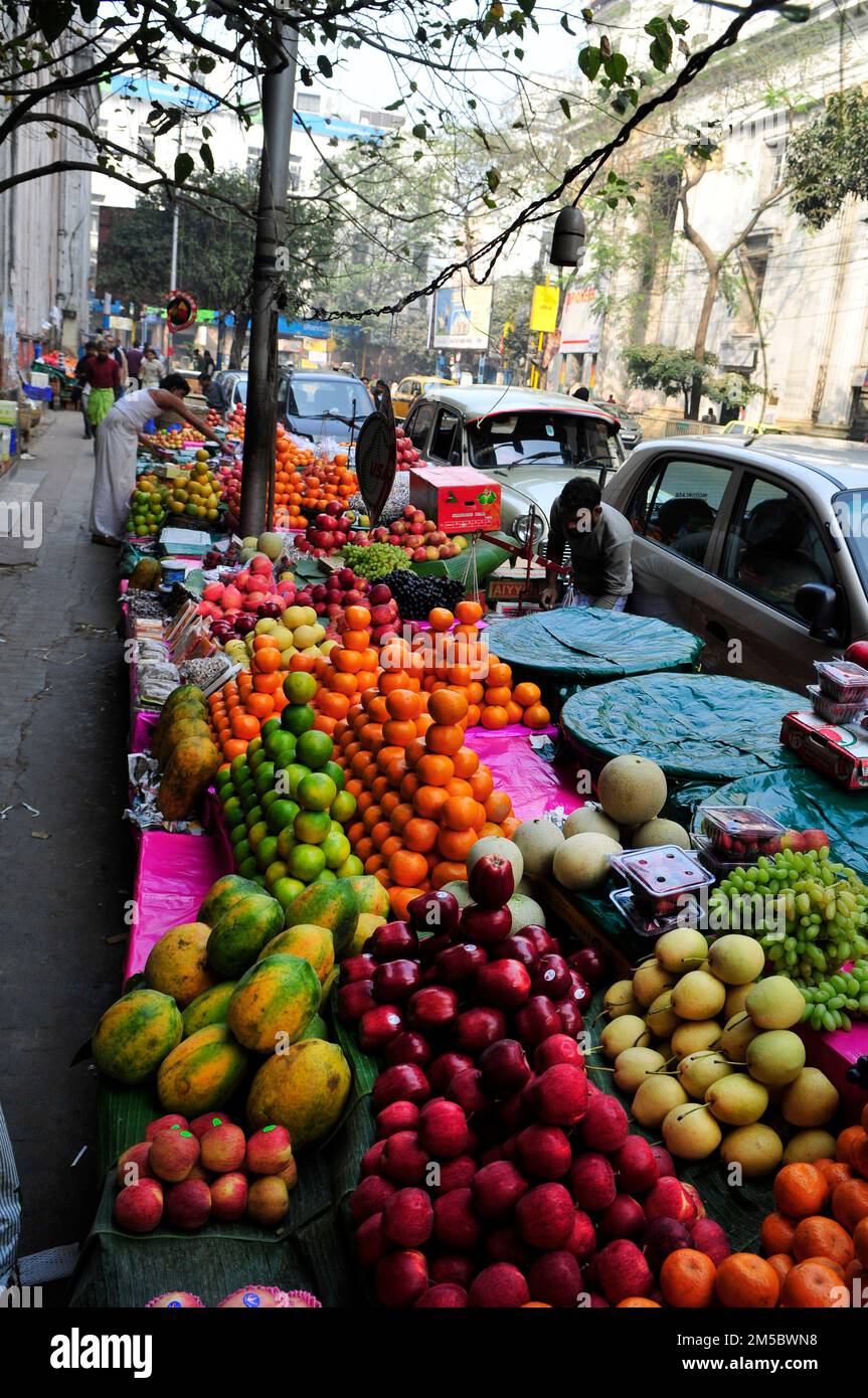 A large outdoor fruit market in Kolkata, India Stock Photo Alamy