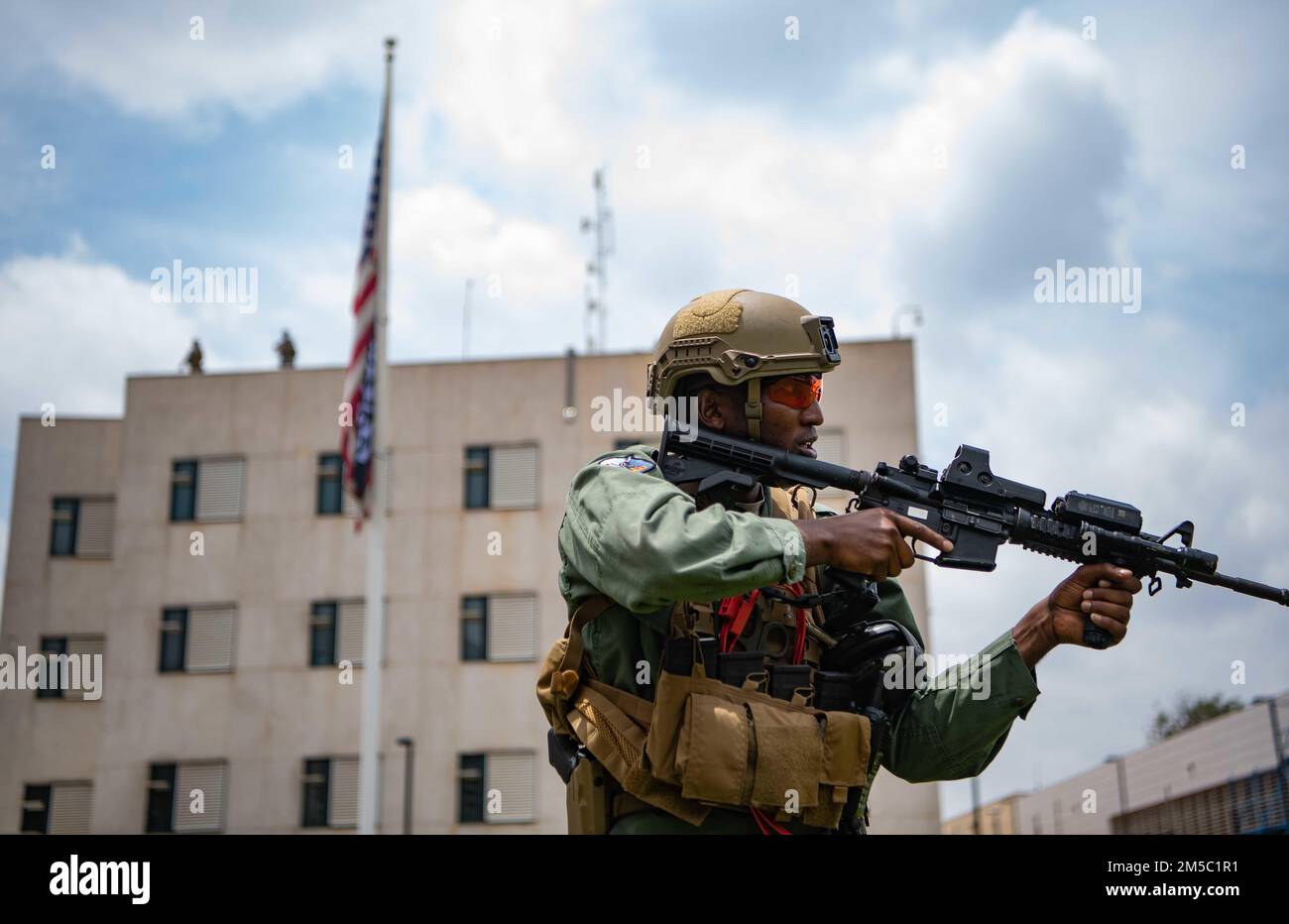 A Kenyan Defense Force member with the Special Program for Embassy Augmentation and Response (SPEAR) pulls security during an Emergency Deployment Readiness Exercise (EDRE) in Nairobi, Kenya, February 25, 2022. SPEAR enhances the security of U.S. diplomatic posts in high-threat, high-risk environments by training law enforcement and security personnel in host nations to better respond to emergencies at U.S. diplomatic facilities. The EDREs ensure the Combined Joint Task Force - Horn of Africa (CJTF-HOA) is prepared for any contingency, including crisis response, humanitarian assistance, non-co Stock Photo