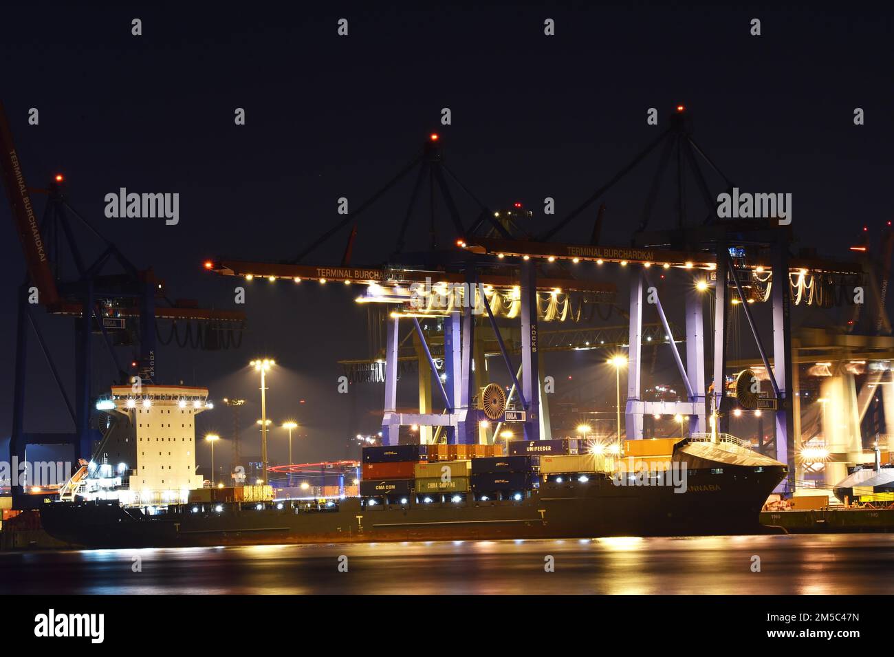 Hamburg crane hi-res stock photography and images - Page 23 - Alamy