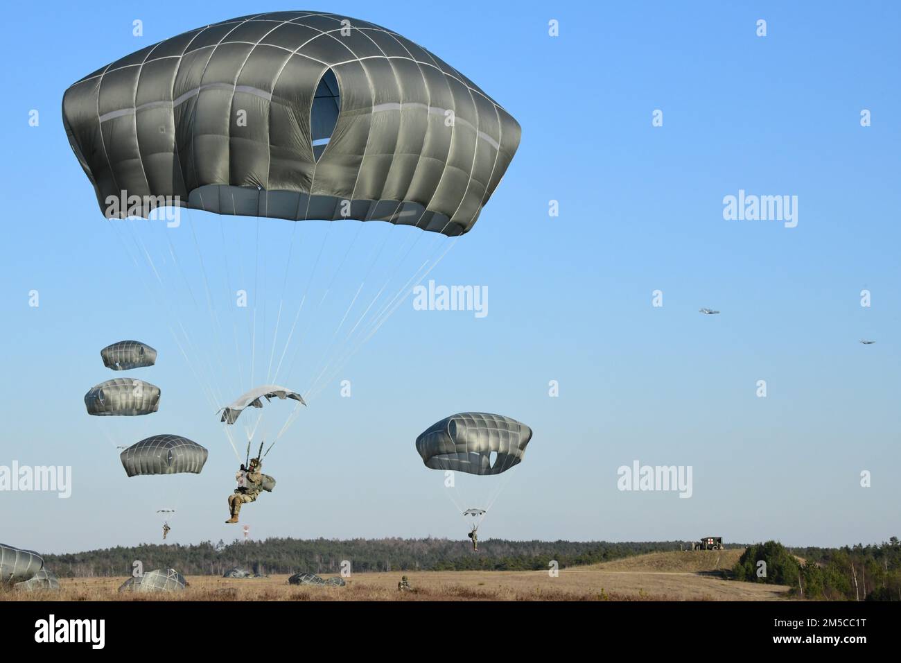 U.S. Army paratroopers assigned to 173rd Brigade Support Battalion, 173rd Airborne Brigade conduct an airborne operation in Grafenwoehr Training Area, Germany, March 1, 2022. The 173rd Airborne Brigade is the U.S. Army Contingency Response Force in Europe, capable of projecting ready forces anywhere in the U.S. European, Africa or Central Commands' areas of responsibility.. Stock Photo