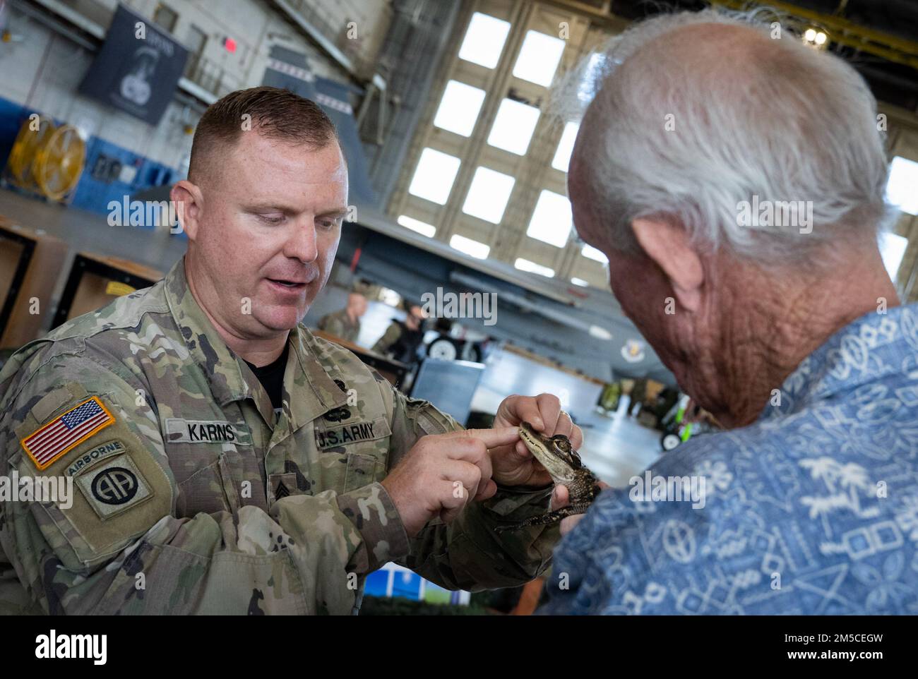 a-6th-ranger-training-battalion-soldier-talks-about-alligators-with-a