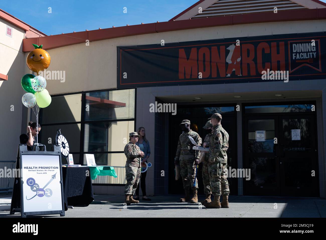 U.S. Airmen discuss healthy eating habits with Health Promotion ...