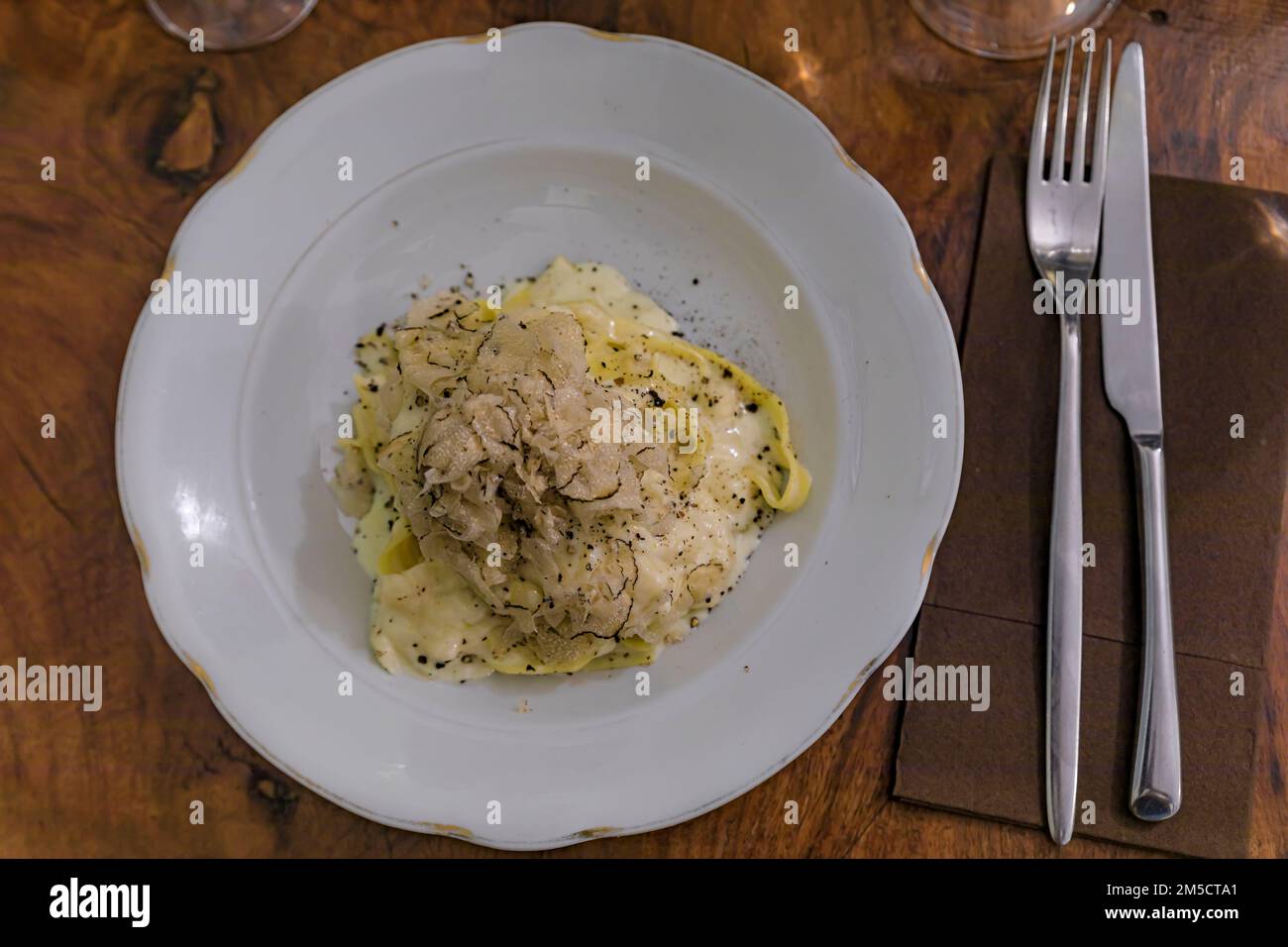 Fresh pasta with truffle sauce, cooked in a pecorino cheese wheel with