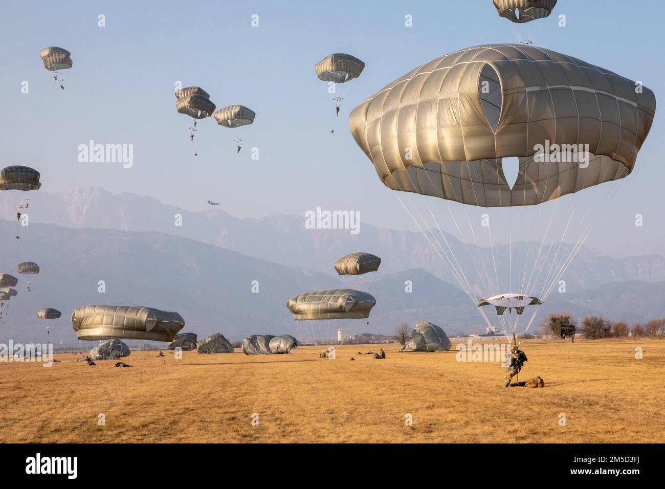 U.S. Army paratroopers with 1st Battalion (Airborne), 503rd Infantry ...