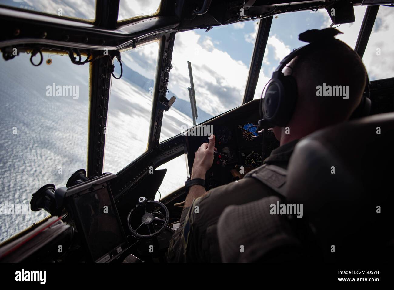 C 130 combat landing hi-res stock photography and images - Alamy