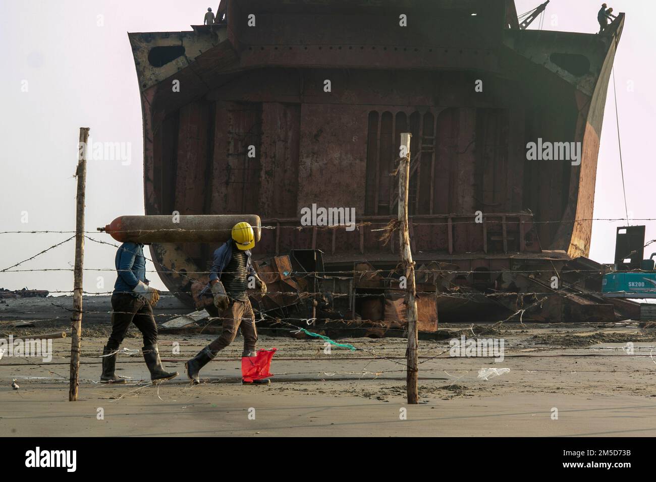 Ship Breaking Yard, Chattogram, Bngladesh, 20 Dec 2021  Workers at the ship breaking yard are busy cutting old ships. Stock Photo