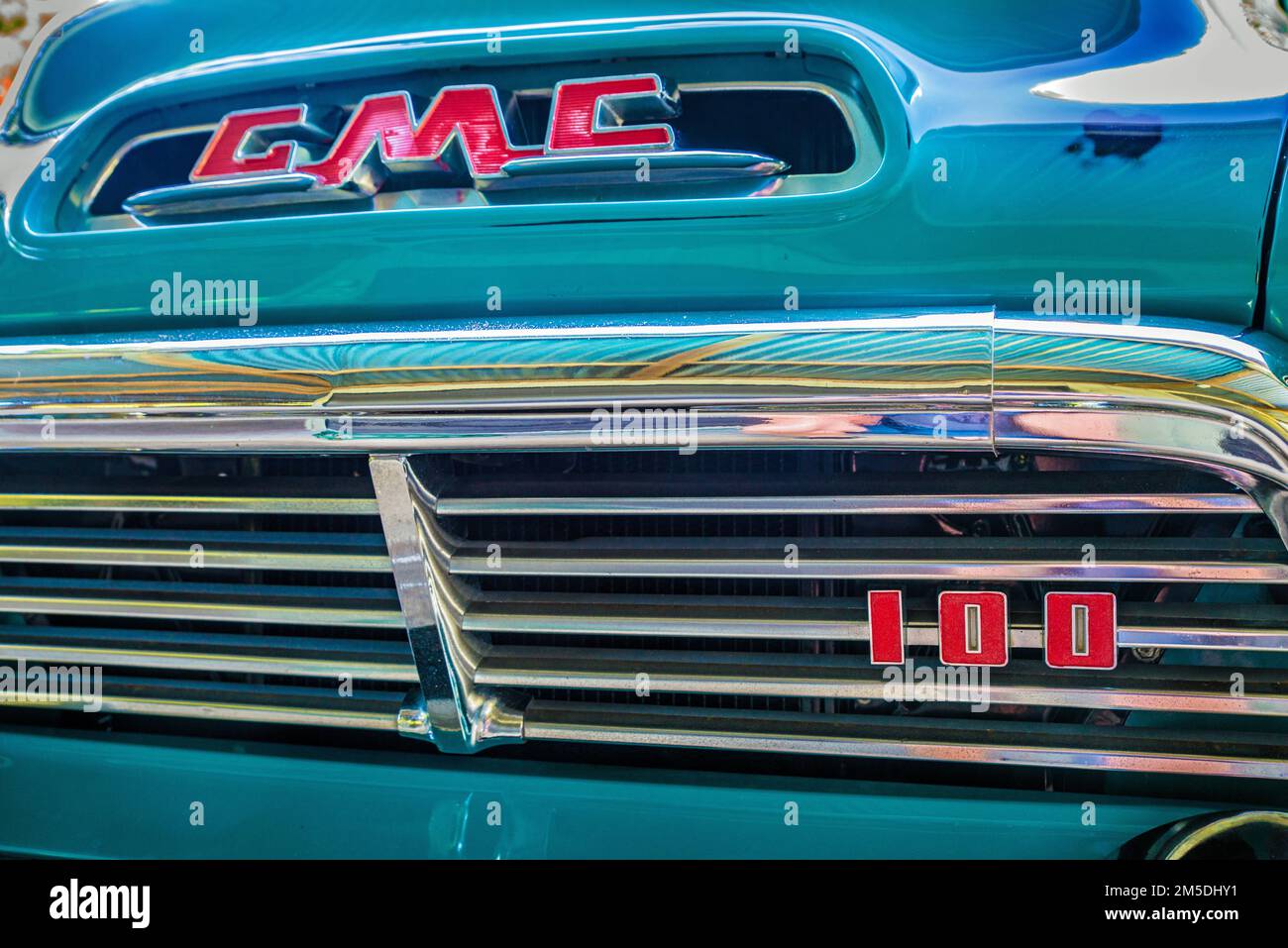 Chrome radiator and badge on a 1957 GMC 100 V8 pick-up truck Stock Photo