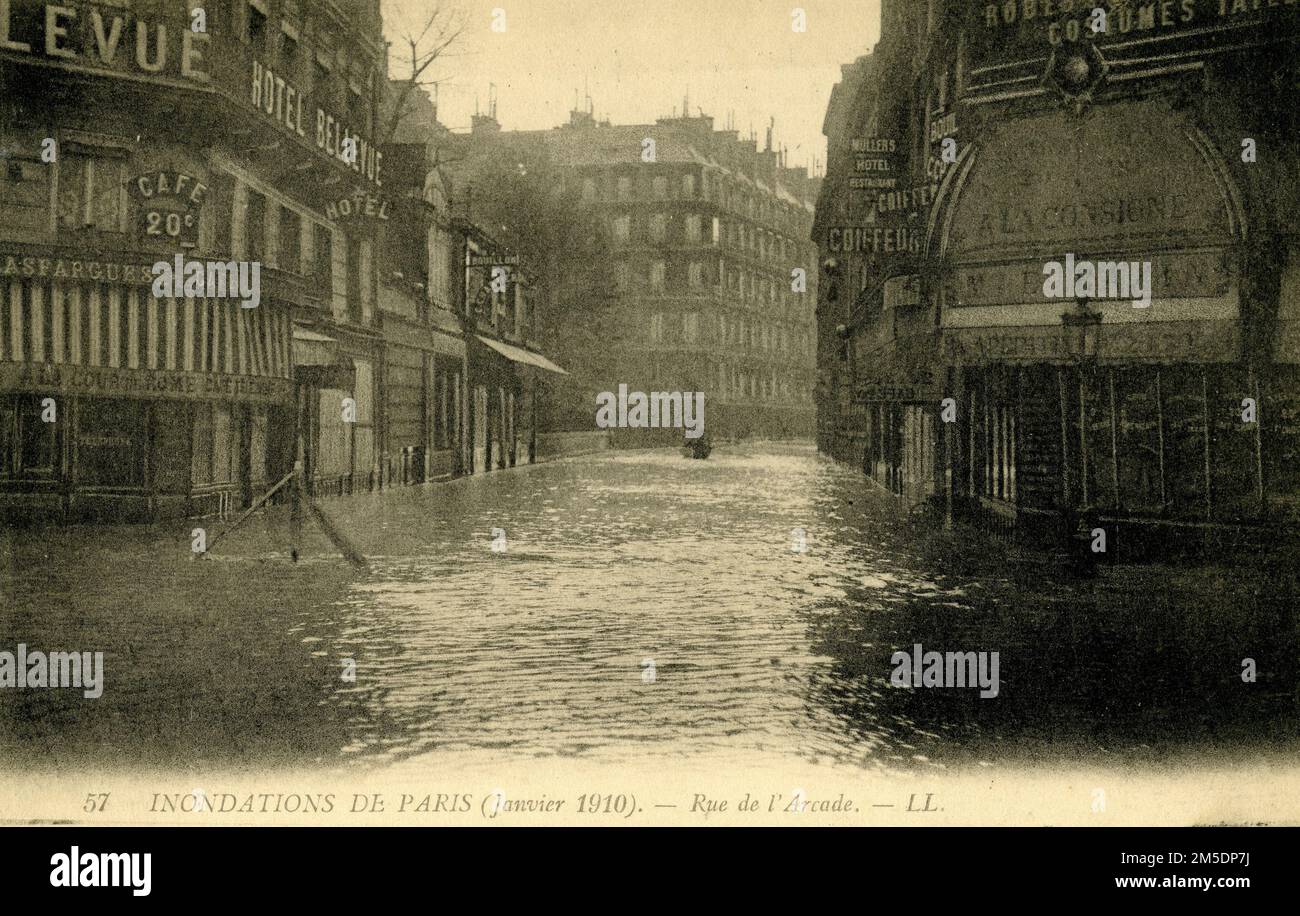 Flood in Paris 1910 - Inondations de Paris en janvier 1910 - crue de la Seine - Rue de l’Arcade 75008 Paris Stock Photo