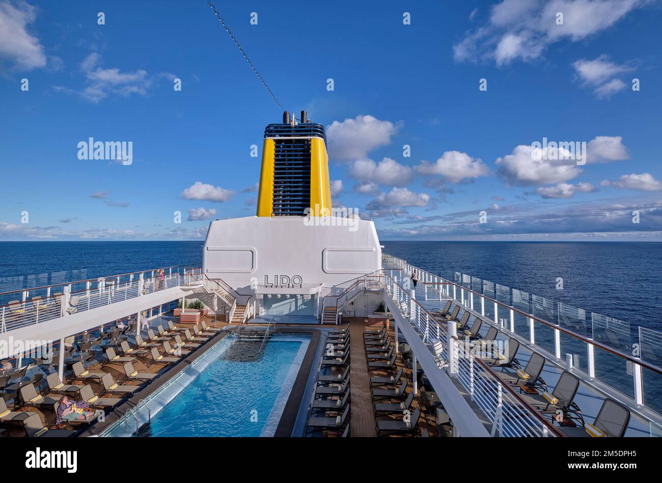 saga-spirit-of-discovery-at-sea-stock-photo-alamy