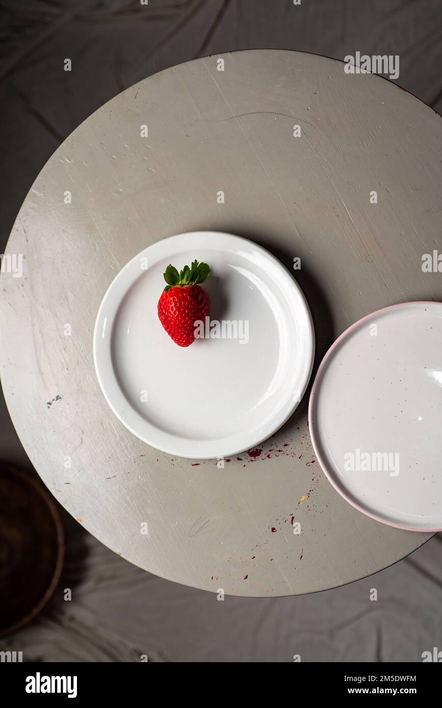 One strawberry hi-res stock photography and images - Alamy