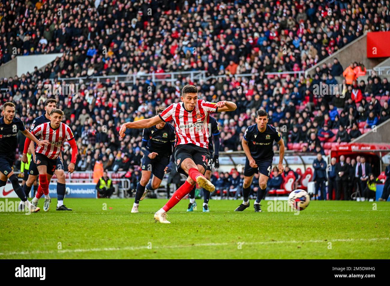 Sunderland AFC forward Ross Stewart equalises from the penalty spot against Blackburn Rovers in the EFL Championship. Stock Photo