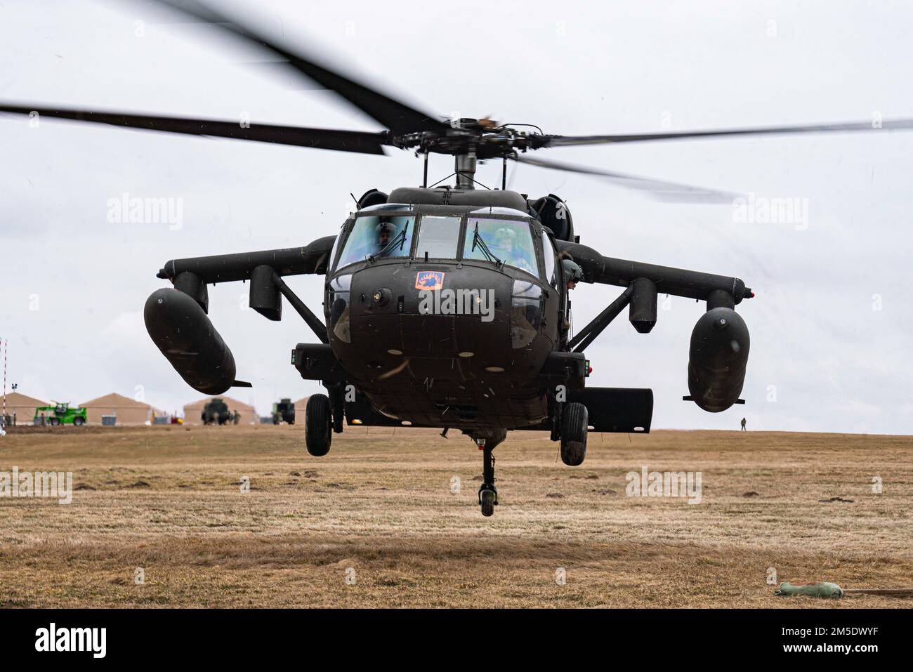 Uh 60 black hawk helicopter lands hi-res stock photography and images -  Alamy