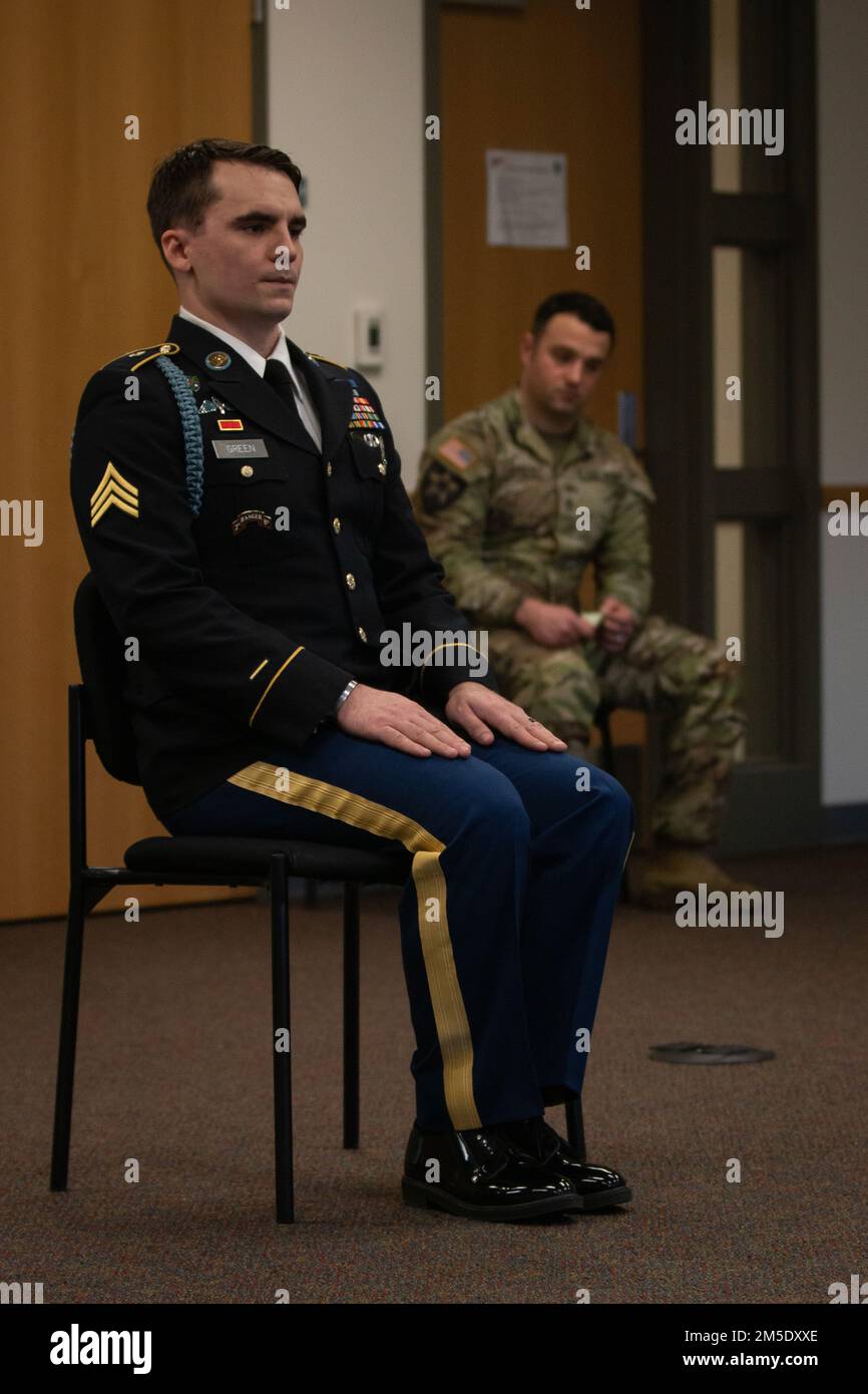 A U.S. Army Soldier with the Washington National Guard appears before a command sergeants major board panel during the state Best Warrior Competition at Joint Base Lewis-McChord, Wash, March 5, 2022. In addition to the board panel, the competition consisted of an Army Combat Fitness Test, written essay, qualification range, stress shoot, land navigation, and tactical ruck march. The winning Soldier and NCO—Spc. Eric Smith with 2nd Battalion, 146th Field Artillery, and Staff Sgt. Stormy White with Recruiting and Retention Battalion—will go on to represent Washington in the Region VI Army Nation Stock Photo