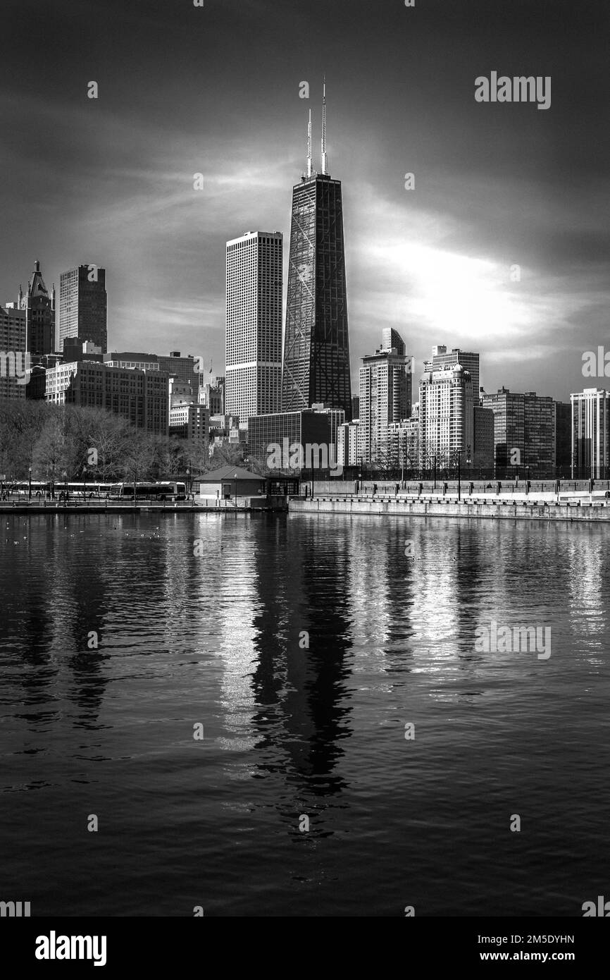 Chicago illinois skyline skyscrapers Black and White Stock Photos ...