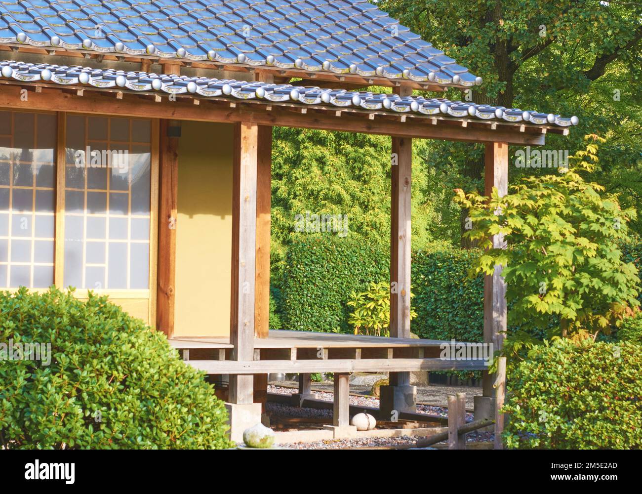 Japanese traditional house door hi-res stock photography and images - Alamy