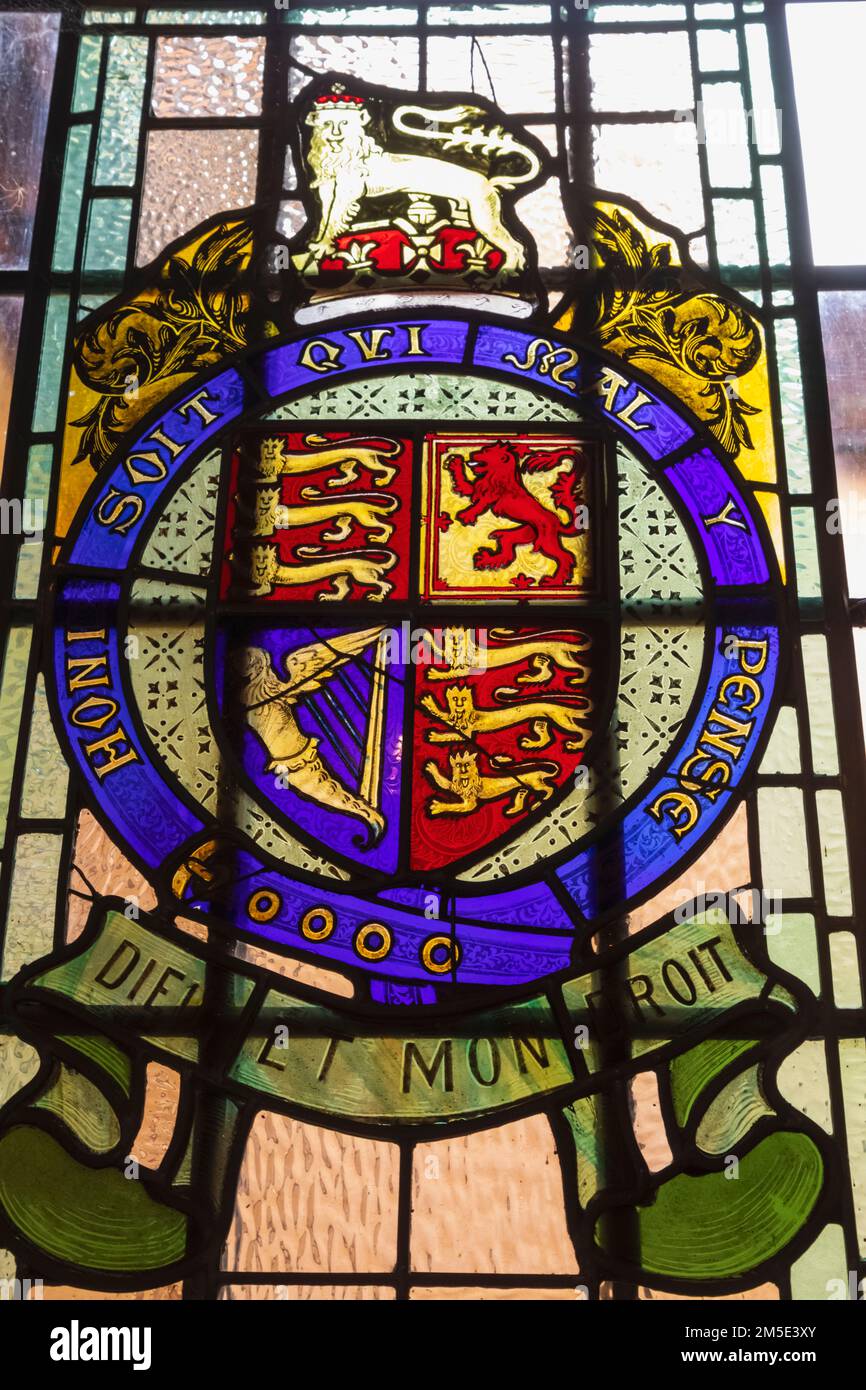 England, Kent, Sevenoaks, Ightham Mote, 14th century Moated Manor House, Stained Glass Window of The Coat of Arms of the United Kingdom Stock Photo