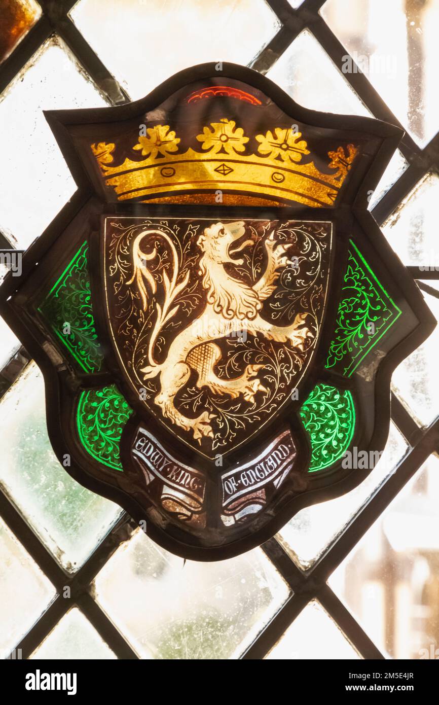 England, Kent, Sevenoaks, Ightham Mote, 14th century Moated Manor House, Stained Glass Window depicting The Coat of Arms of Edwy aka Eadwig King of En Stock Photo