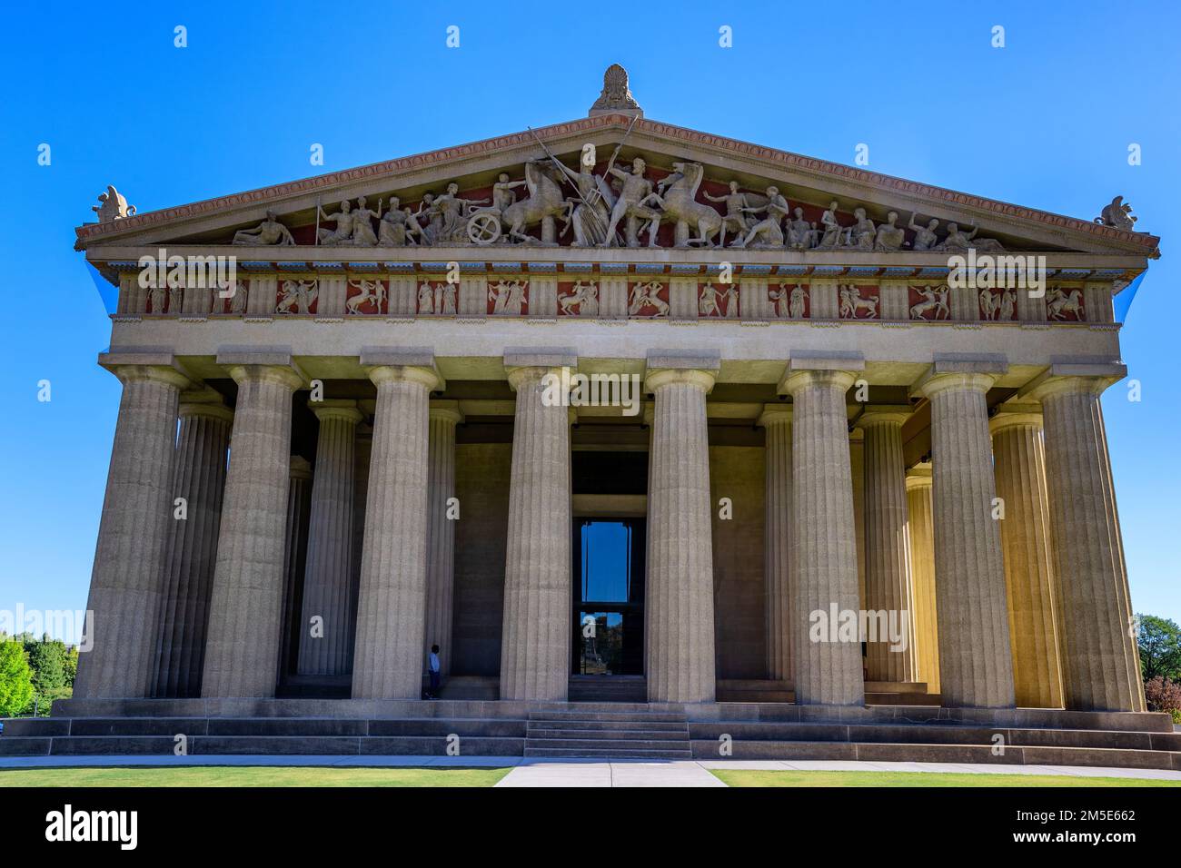 Nashville, Tennessee, USA - October 2, 2022:  The Parthenon building constructed in 1897 for Tennessee's Centenary Exposition hold a full - scale, 42 Stock Photo