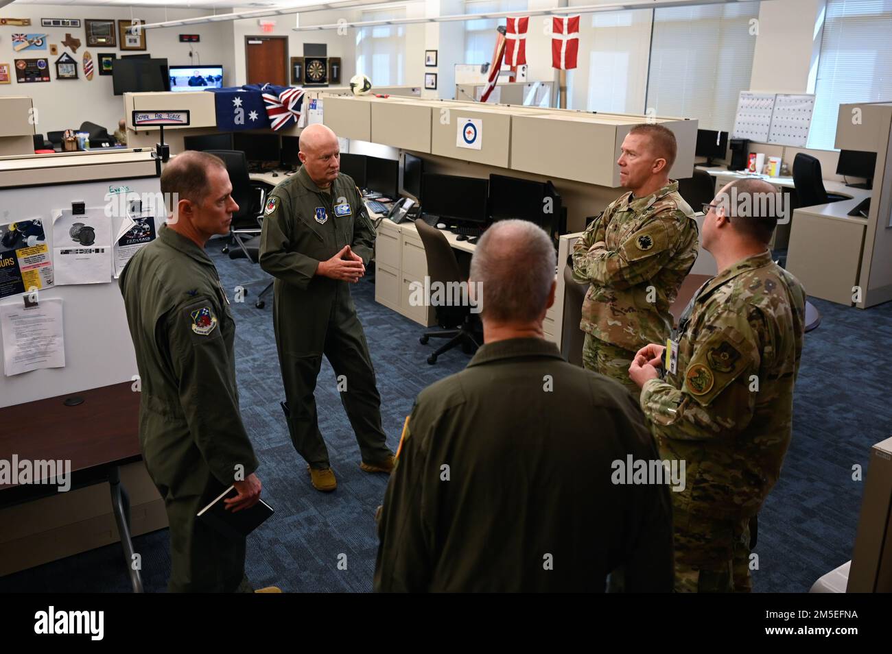 Key leaders from the Georgia National Guard discuss the mission of the 727th Expeditionary Air Control Squadron during an immersion tour at Shaw Air Force Base, South Carolina, March 7, 2022. The 727th EACS is a tactical command and control unit that communicates critical information on combat operations to the Combined Air Operations Center at Al Udeid Air Base, Qatar. (U.S. Air Force Staff Sgt. Blake Gonzales) Stock Photo