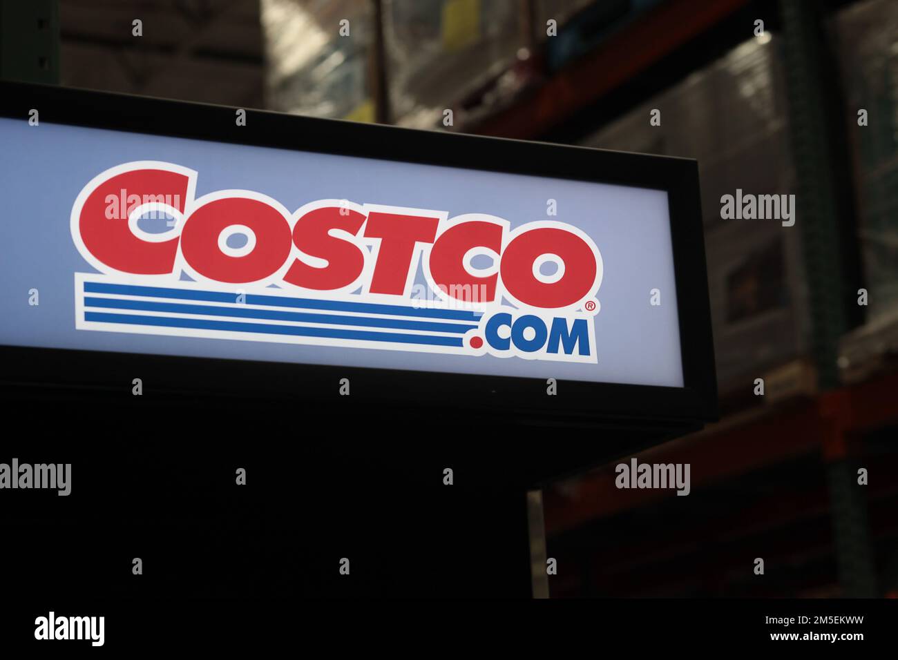 Honolulu, HI - December 23, 2022: Costco.com sign displayed at big box wholesale shopping center Stock Photo