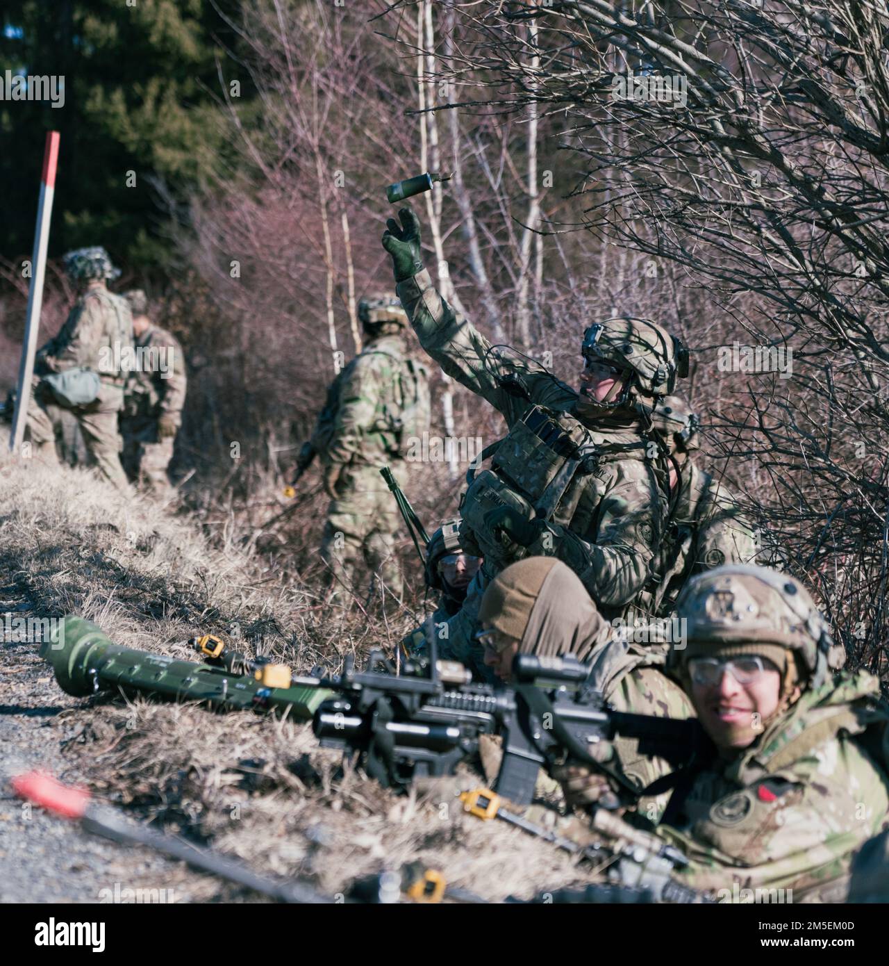 u-s-military-soldiers-training-hi-res-stock-photography-and-images-alamy