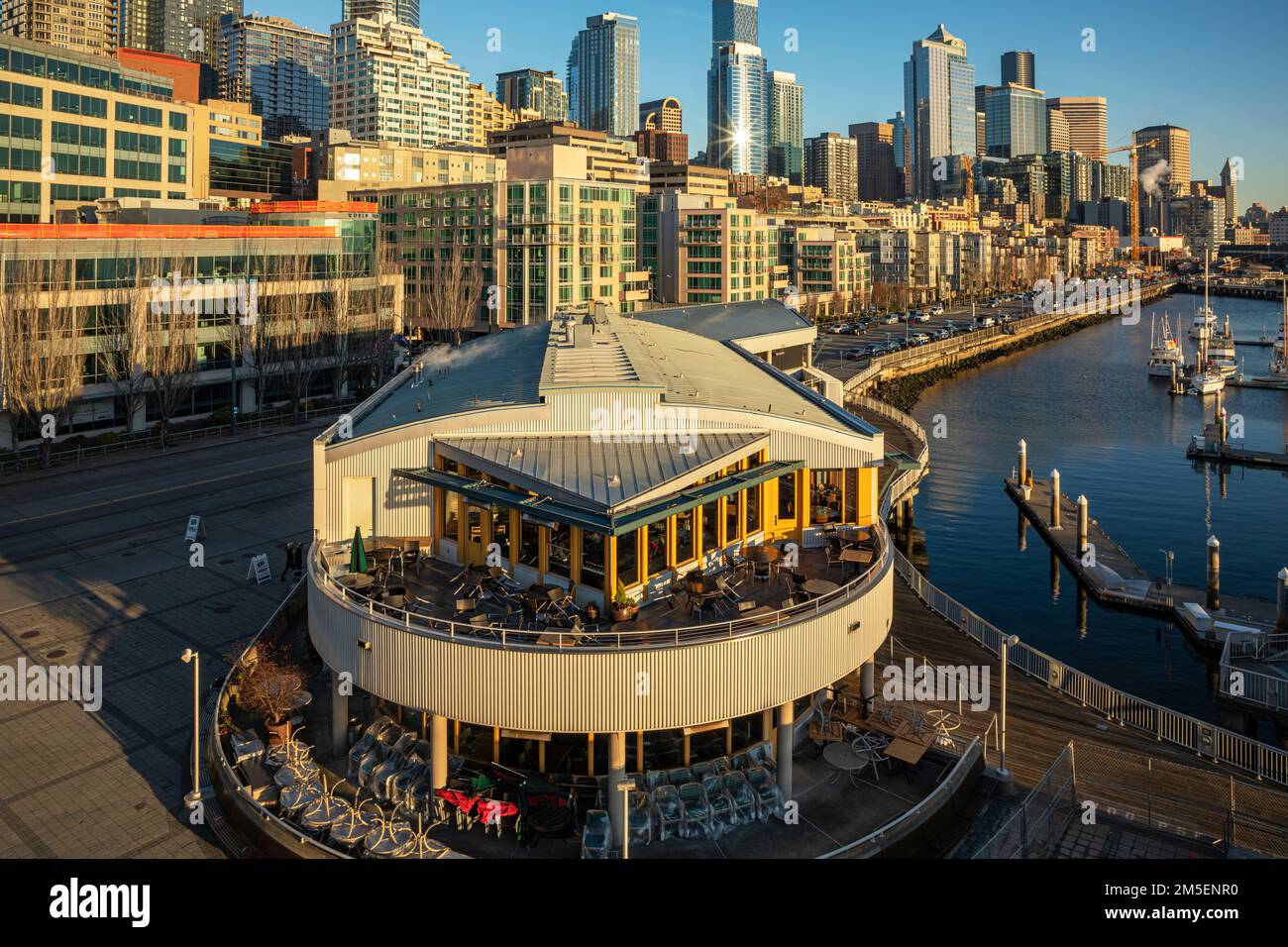 WA22865-00...WASHINGTON - The Seattle waterfront on Elliott Bay. 2022. Stock Photo