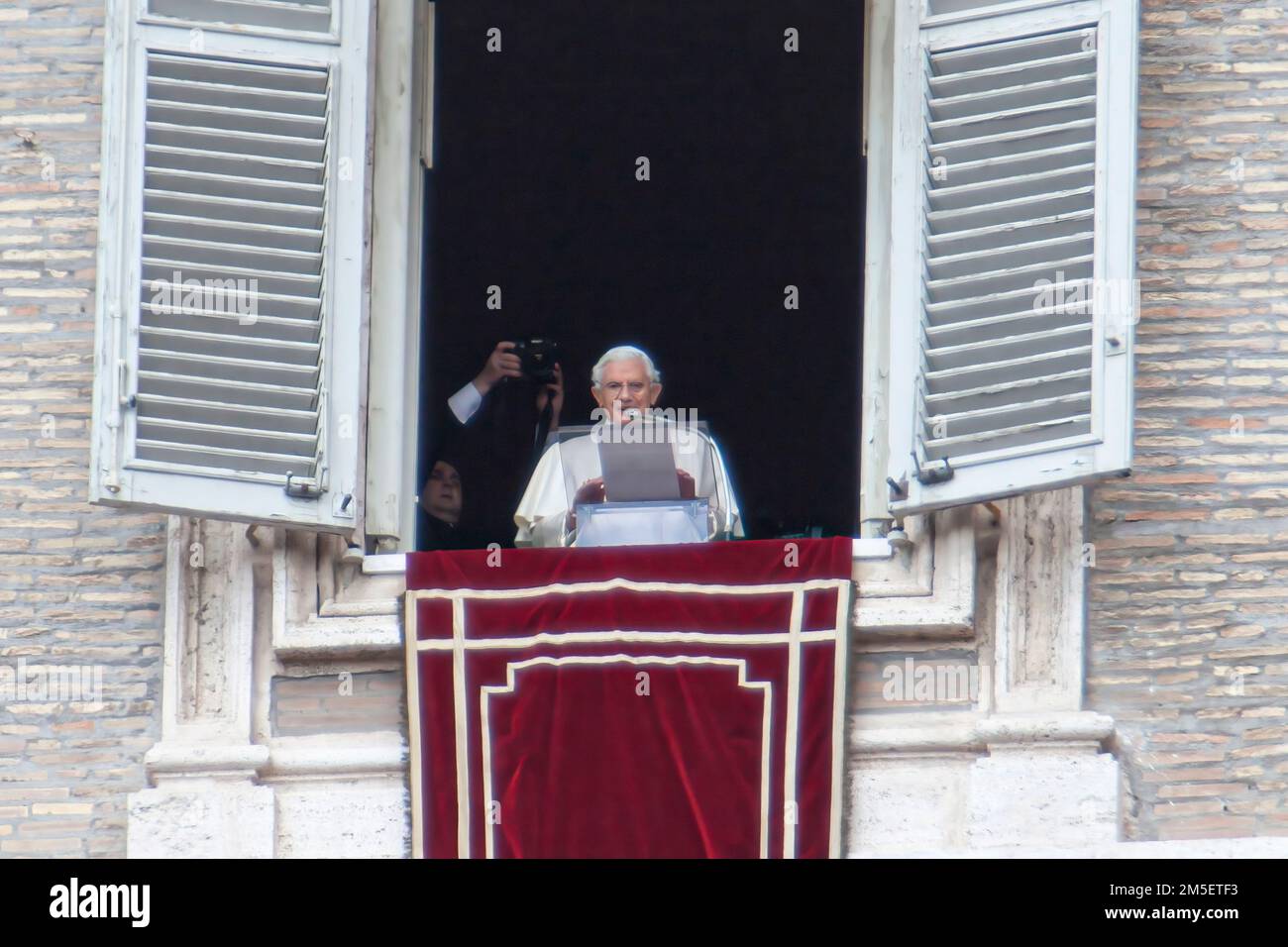 Rome, Italy, February 24 ,2013 - The last Angelus of Pope Benedict XVI before leaving the pontificate in favor of Pope Francis. Credits: Luigi de Pompeis/Alamy Stock photo Stock Photo