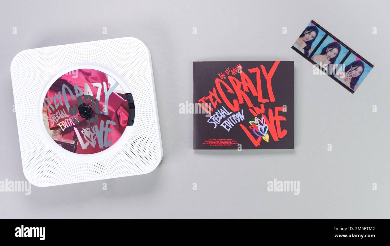 K Pop Group Itzy Crazy In Love 1st Album Photobook With Photo Card On Grey Pink Music Cd In