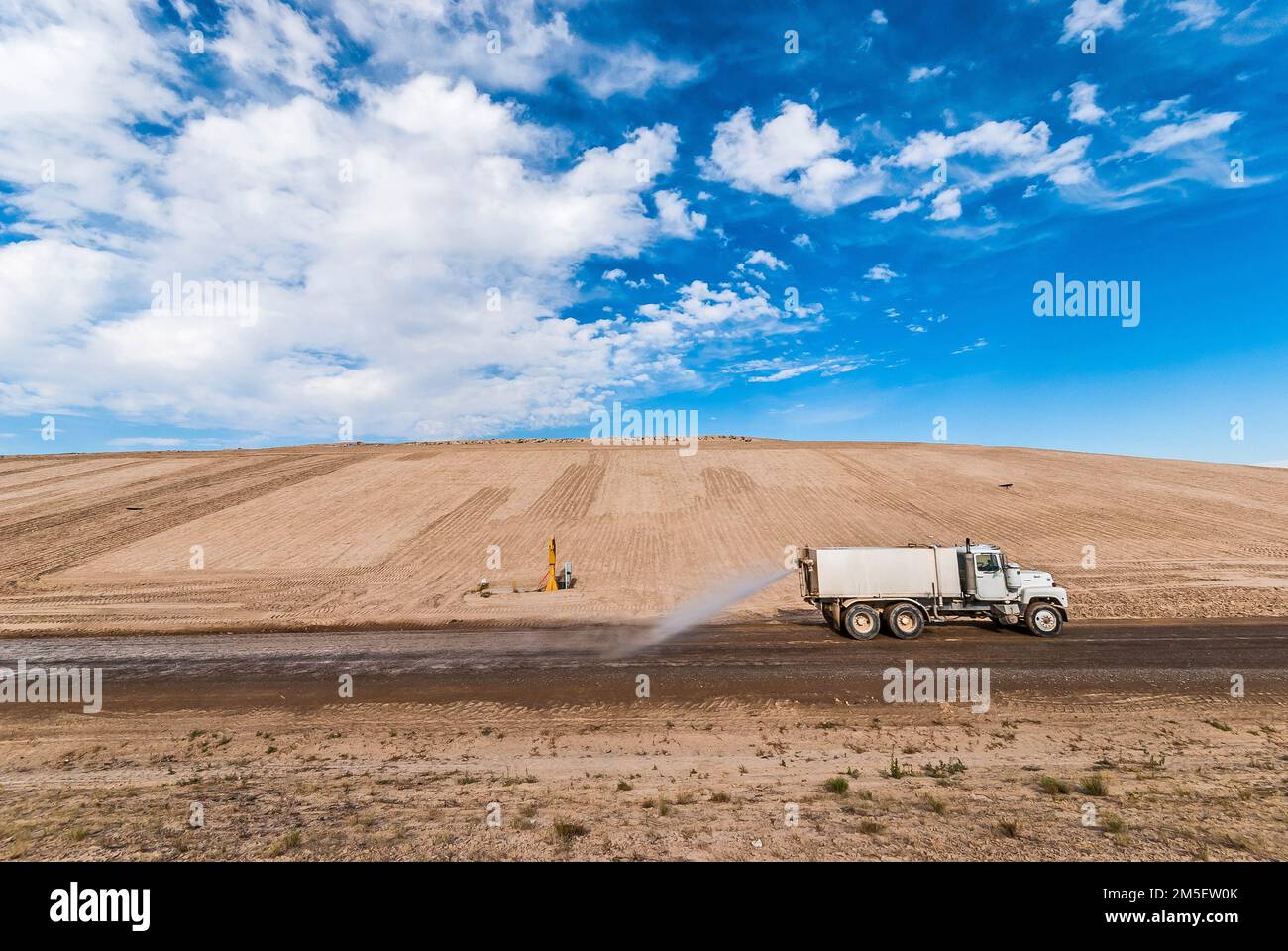 Landfills crane hires stock photography and images Alamy
