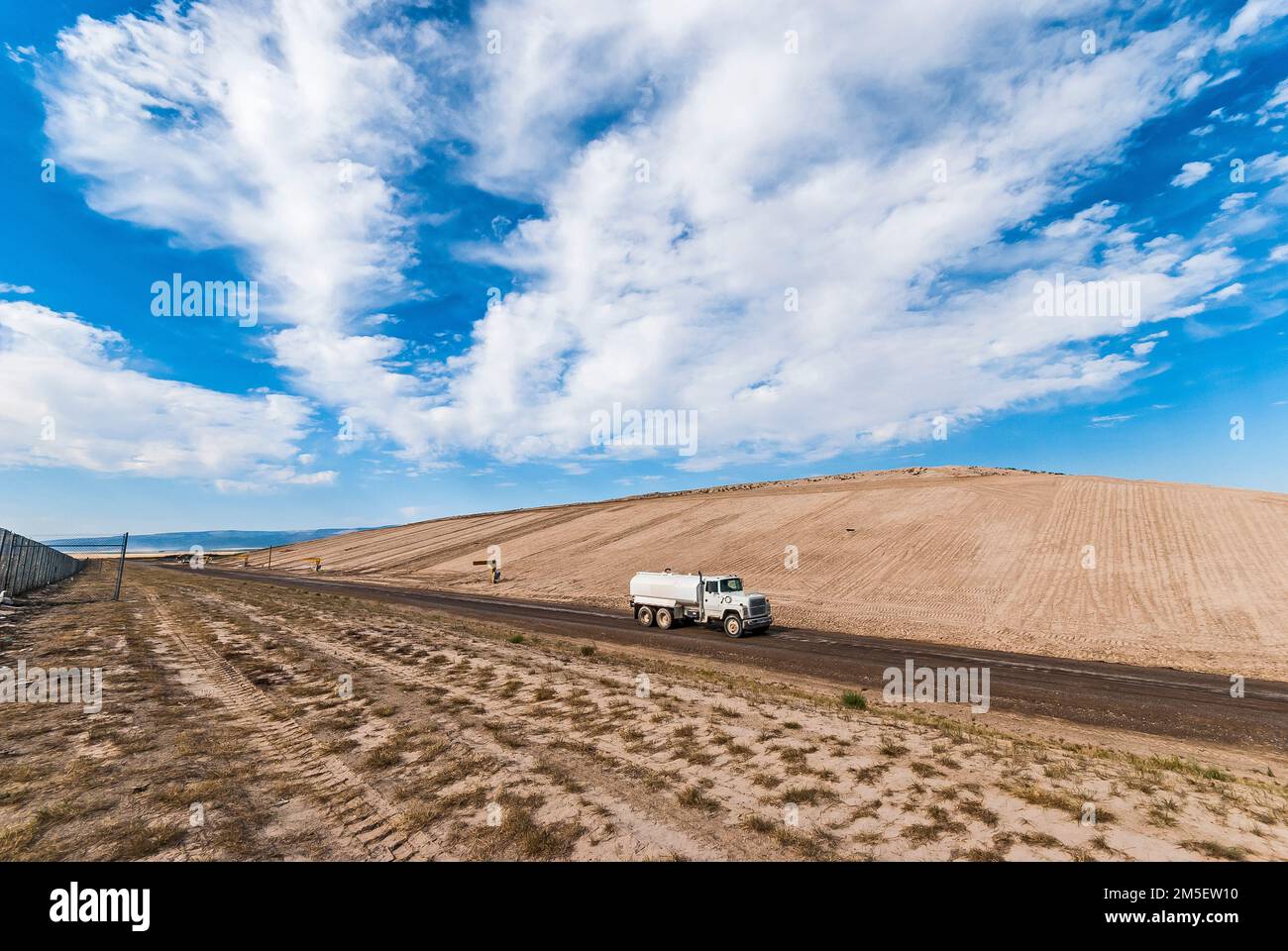 Landfills crane hires stock photography and images Alamy
