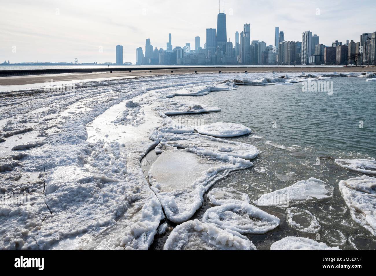 Chicago, USA.  28 December 2022.  Chicago weather - Pancake ice lingers on the shores of Lake Michigan following heavy snow and what was termed a ‘bomb cyclone’ which has affected large parts of the country with freezing temperatures.  The forecast for Chicago is for warmer, above-zero conditions for the next ten days. Credit: Stephen Chung / Alamy Live News Stock Photo