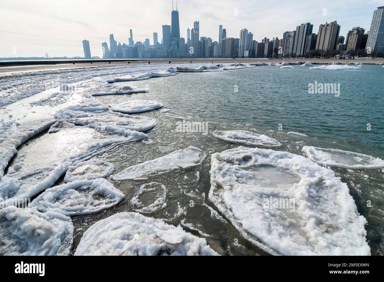 Chicago, USA.  28 December 2022.  Chicago weather - Pancake ice lingers on the shores of Lake Michigan following heavy snow and what was termed a ‘bomb cyclone’ which has affected large parts of the country with freezing temperatures.  The forecast for Chicago is for warmer, above-zero conditions for the next ten days. Credit: Stephen Chung / Alamy Live News Stock Photo