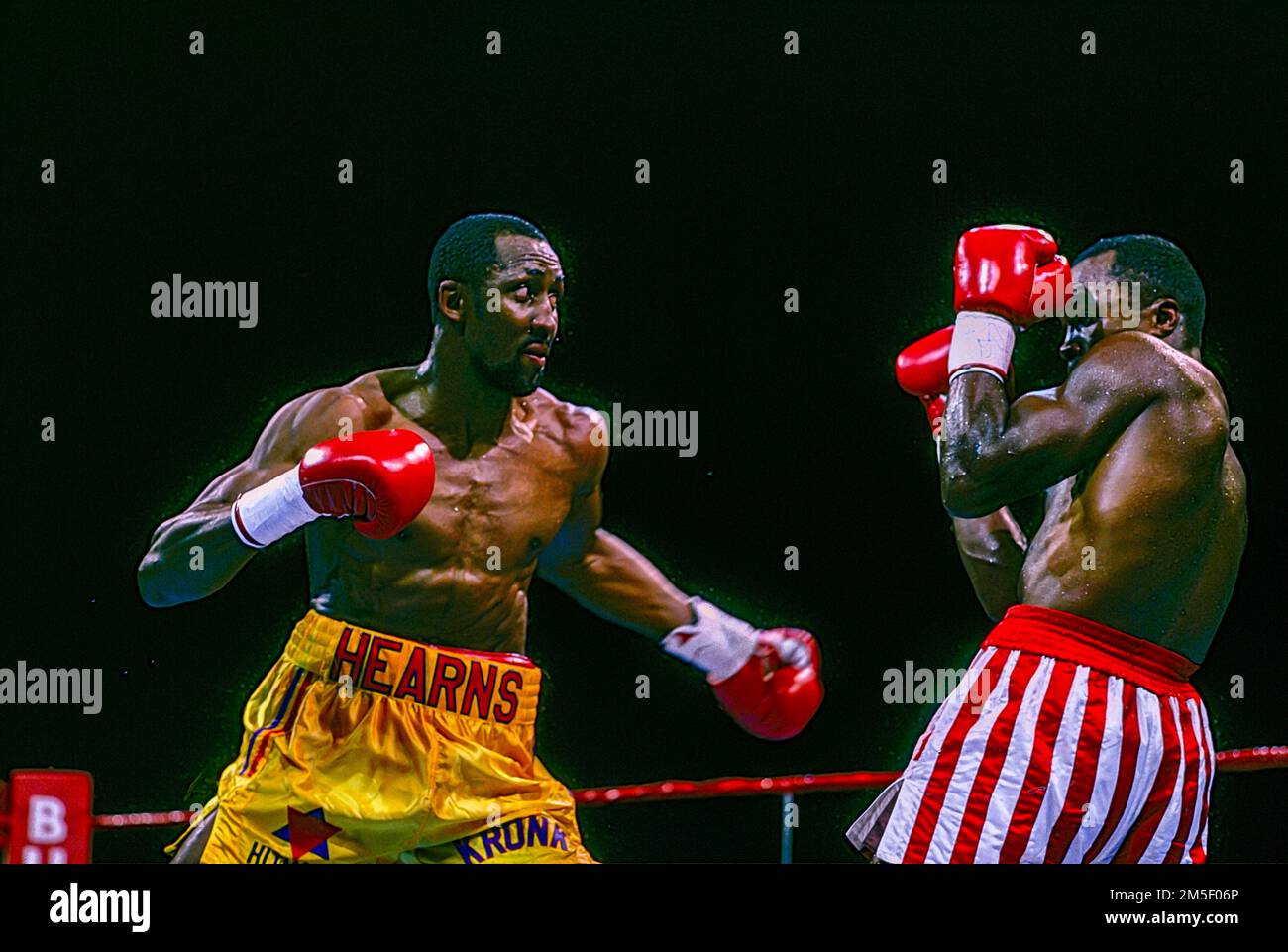 Sugar Ray Leonard Vsthomas Hearns Fight To A Draw In The War For The Wbc And Wbo Super 