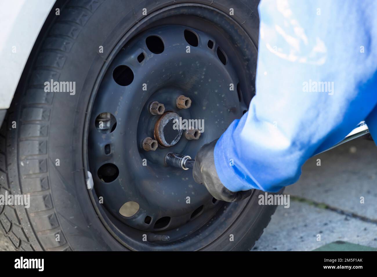 Changing wheels on a car Stock Photo Alamy