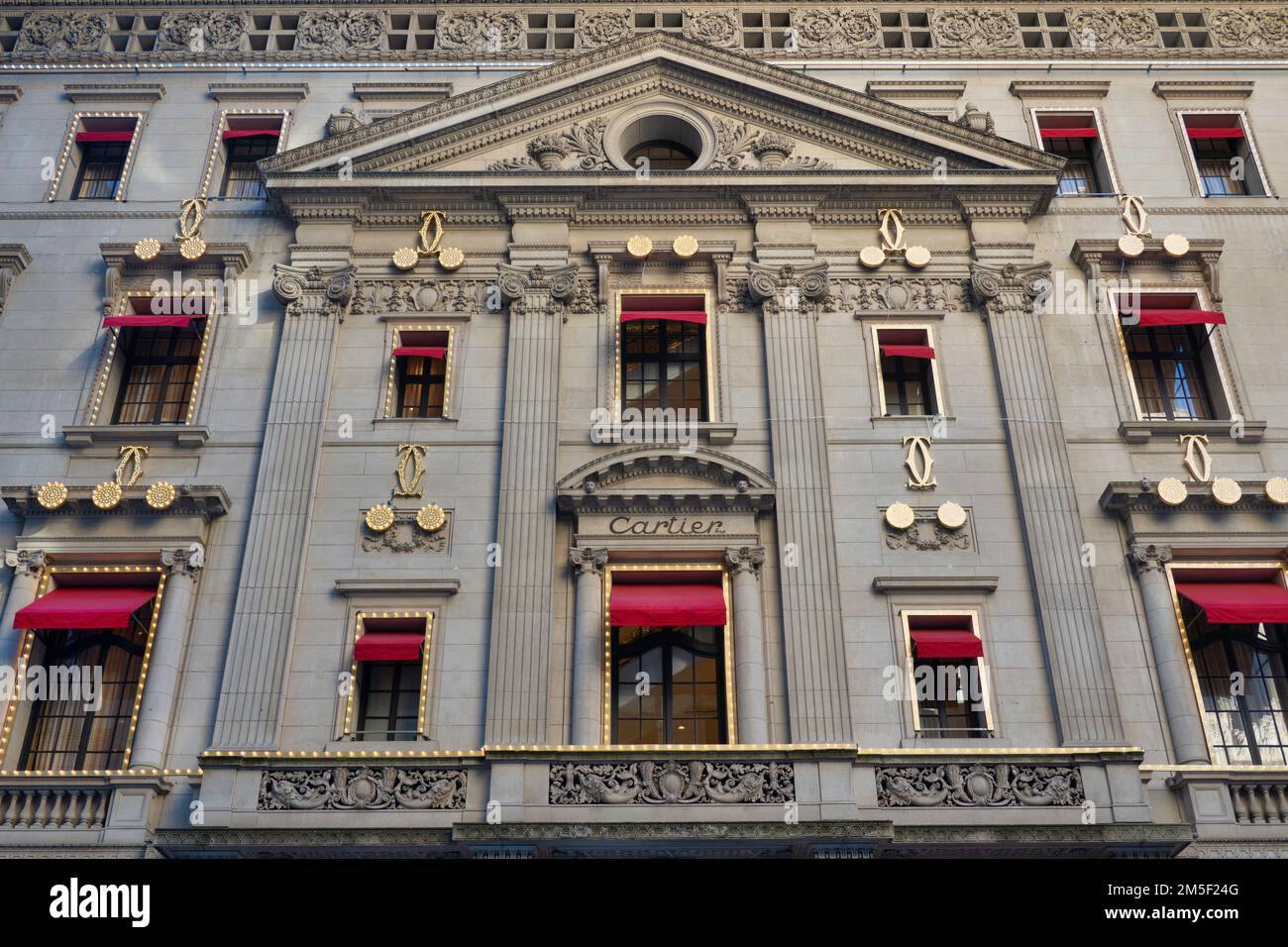 The Cartier Mansion with 2022 Holiday Decorations on Fifth Avenue, New York City, USA Stock Photo