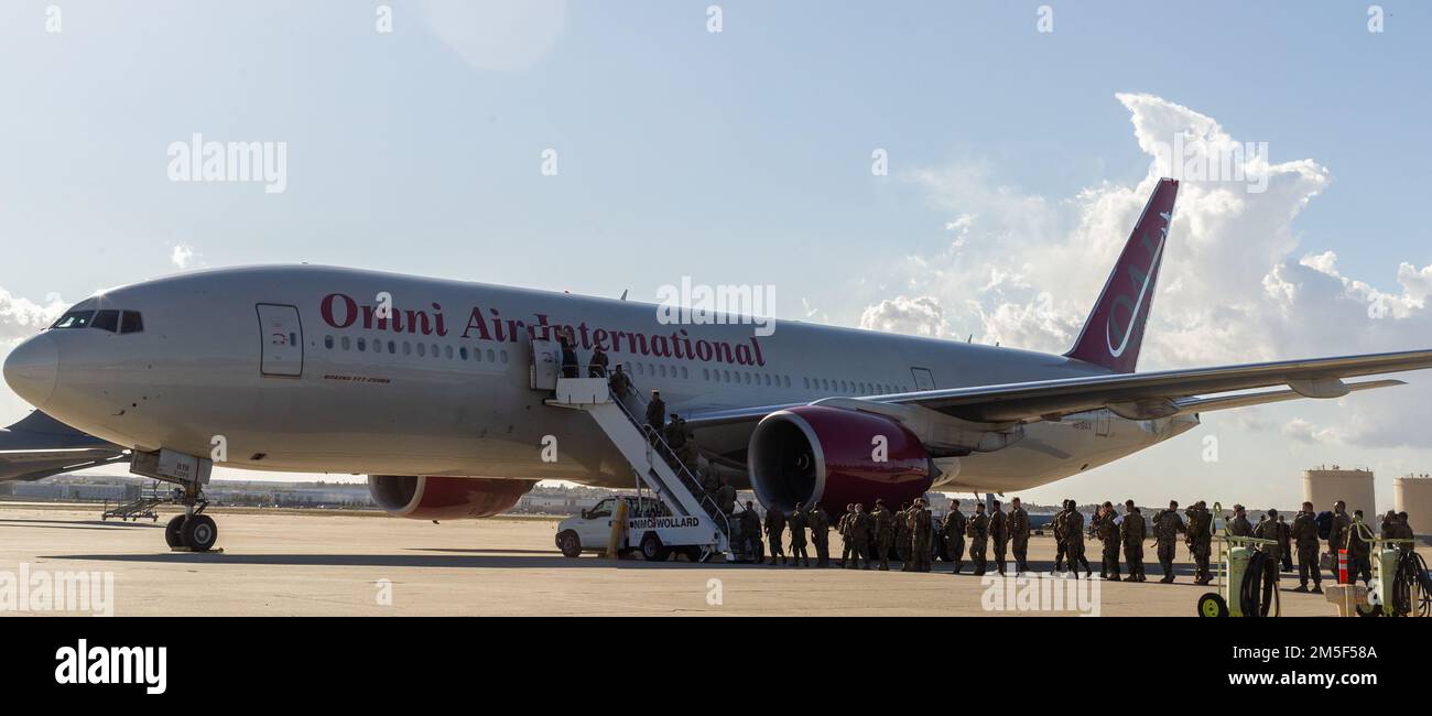 U.S. Marines with the Command Element, 5th Marine Regiment, Marine Rotational Force Darwin (MRF-D) 22 board a Boeing 777 at March Air Reserve Base, Riverside, California, March 10, 2022. MRF-D 22 is a six month rotation where U.S. Marines, the Australian Defence Force, and other allied and partner nations enhance their interoperability and readiness posture in the Indo-Pacific region. Stock Photo