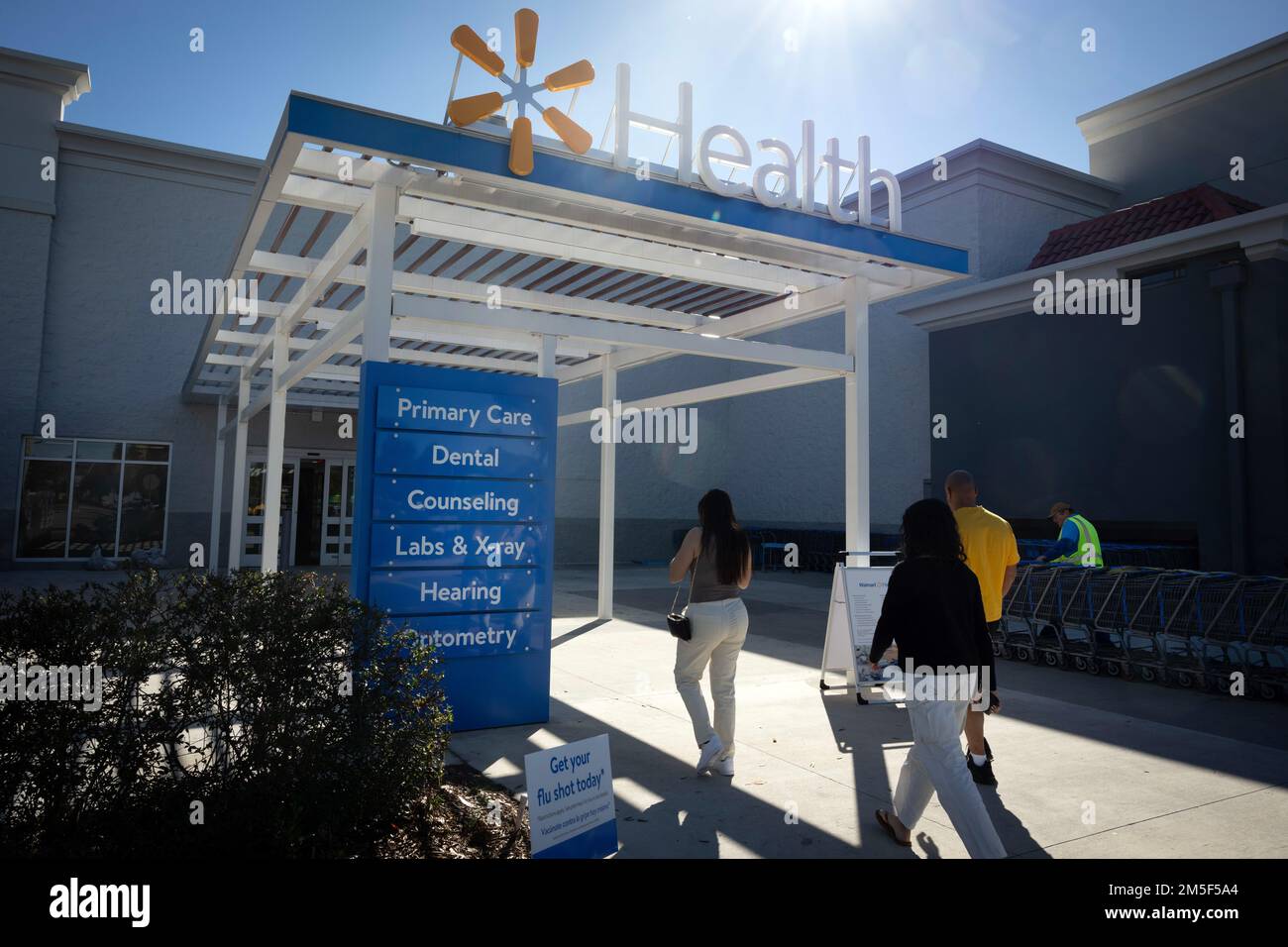 Walmart supercenters hires stock photography and images Alamy