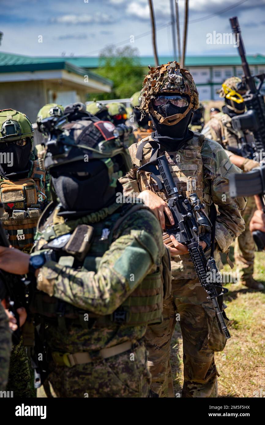 U.S. Army Pacific Soldiers With Charlie Company, 2nd Battalion, 27th ...