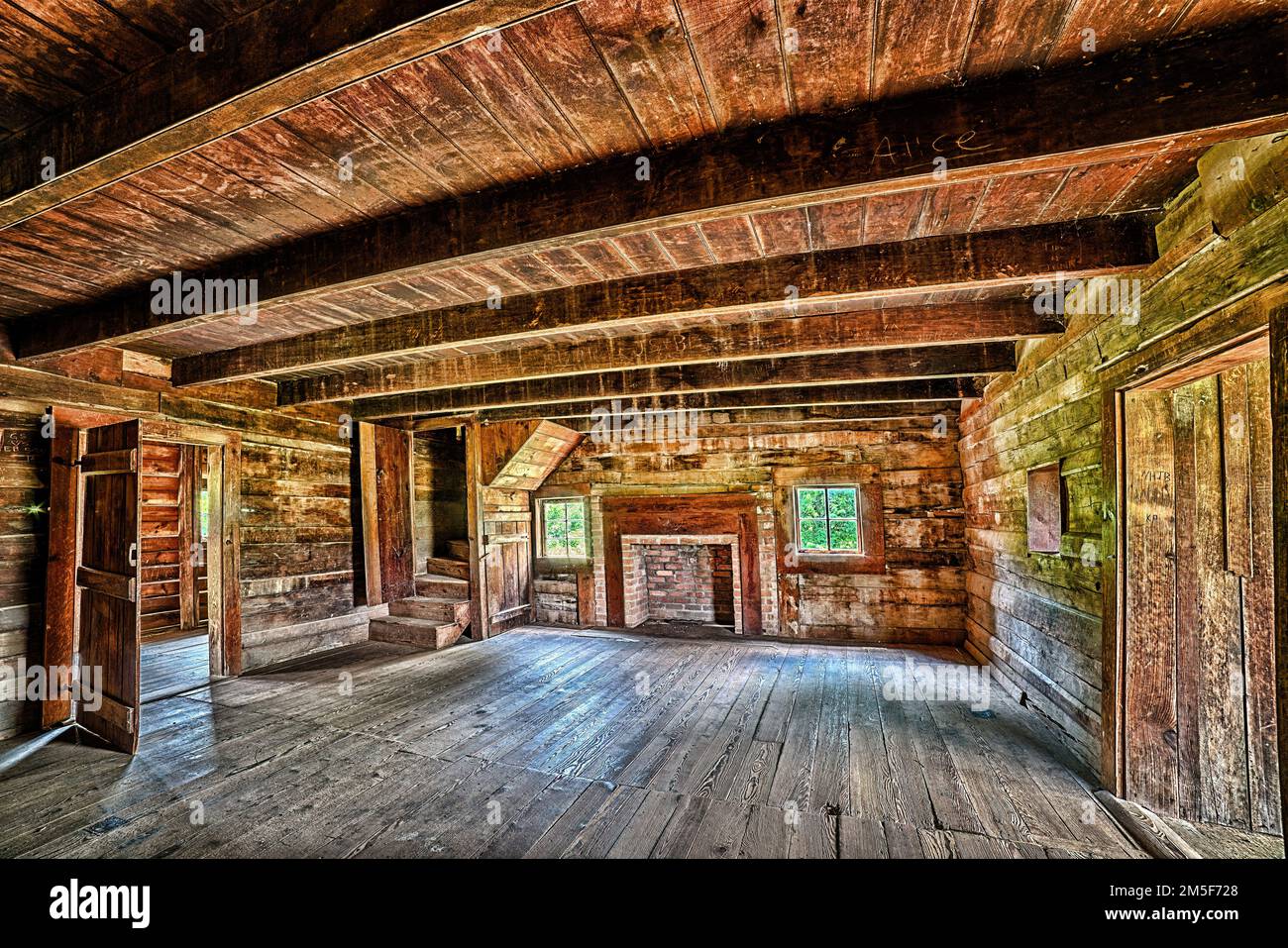 An ultra-wide-angle photograph of the interior of one of the pioneer cabins in the Cades Cove section of the Great Smoky Mountains National Park Stock Photo