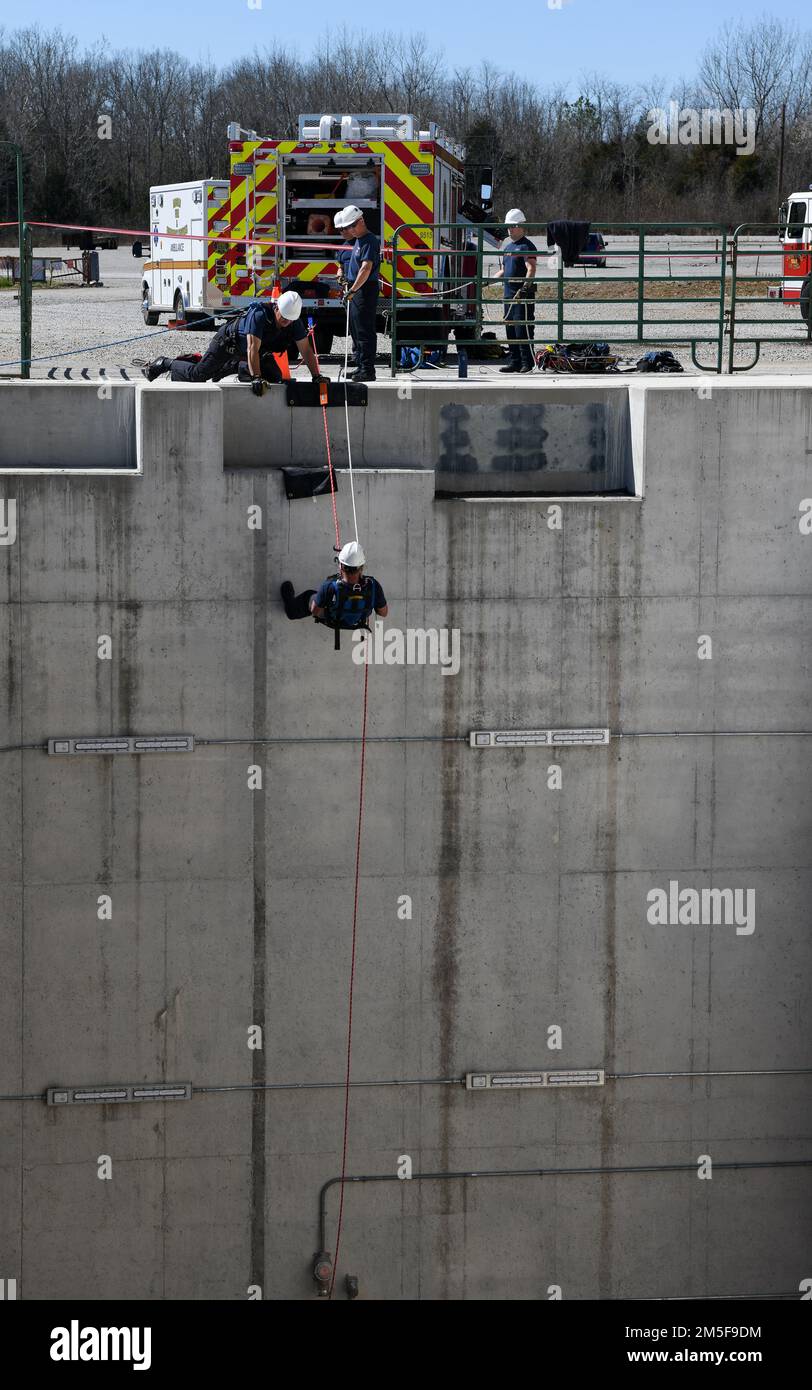 Lonnie Brown, a firefighter/crew chief with Arnold Air Force Base Fire and Emergency Services, rappels into a pit on the base while training, March 10, 2022. Stock Photo